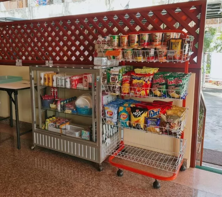 On-site shops in Jaroonsak Grand