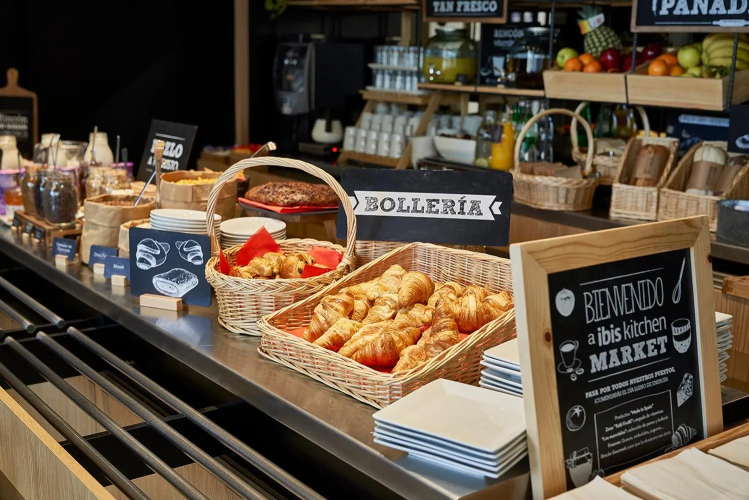 Food and drinks in Ibis Barcelona Plaza Glòries 22@