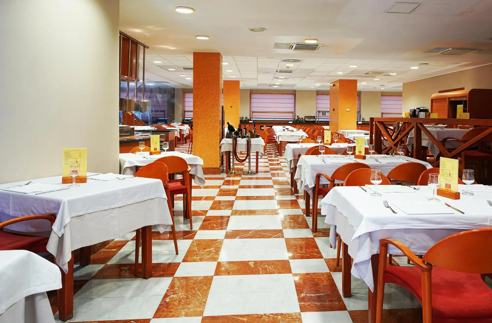 Restaurant/places to eat in Zenit Diplomatic