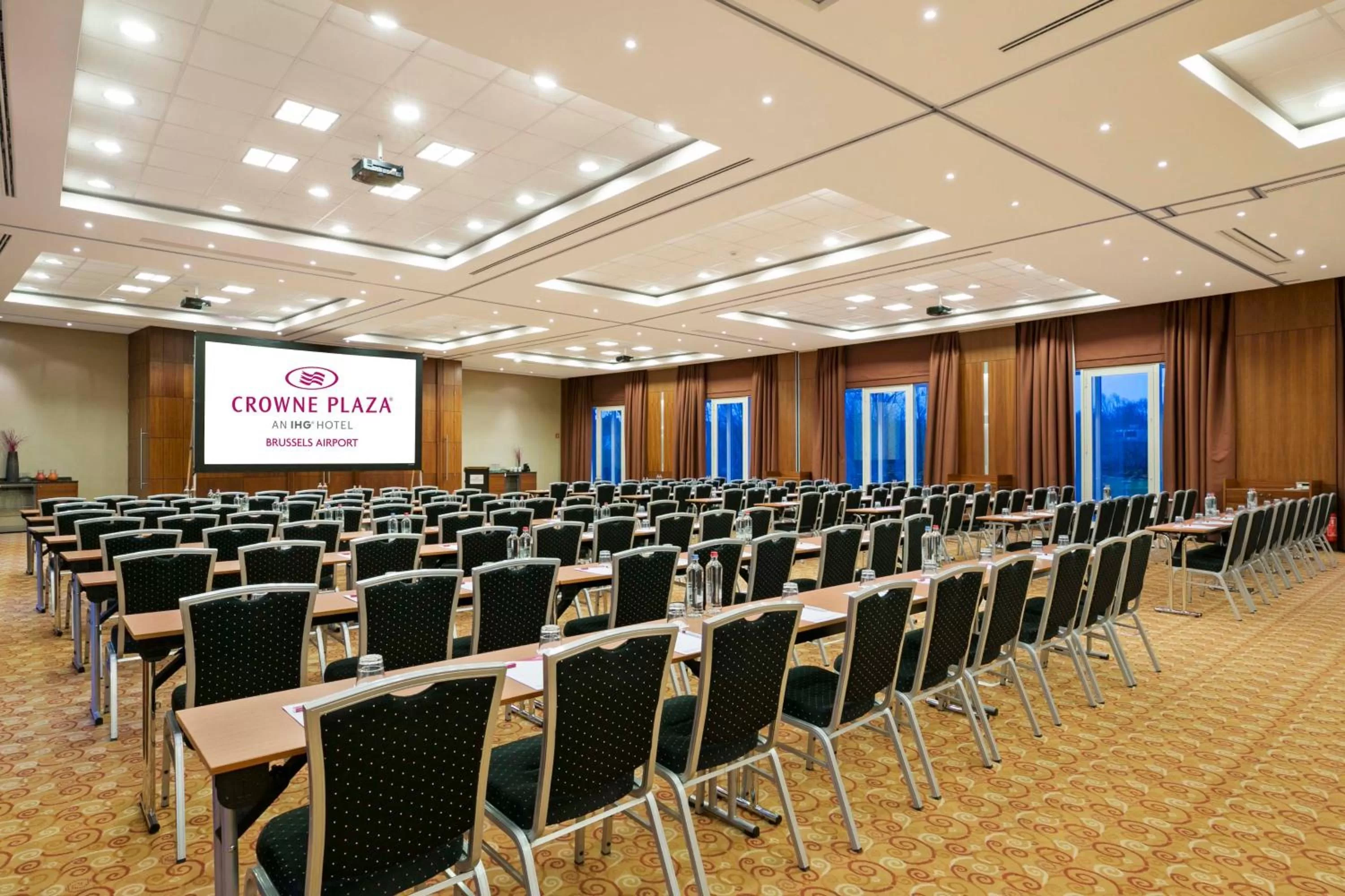 Meeting/conference room in Crowne Plaza Brussels Airport by IHG