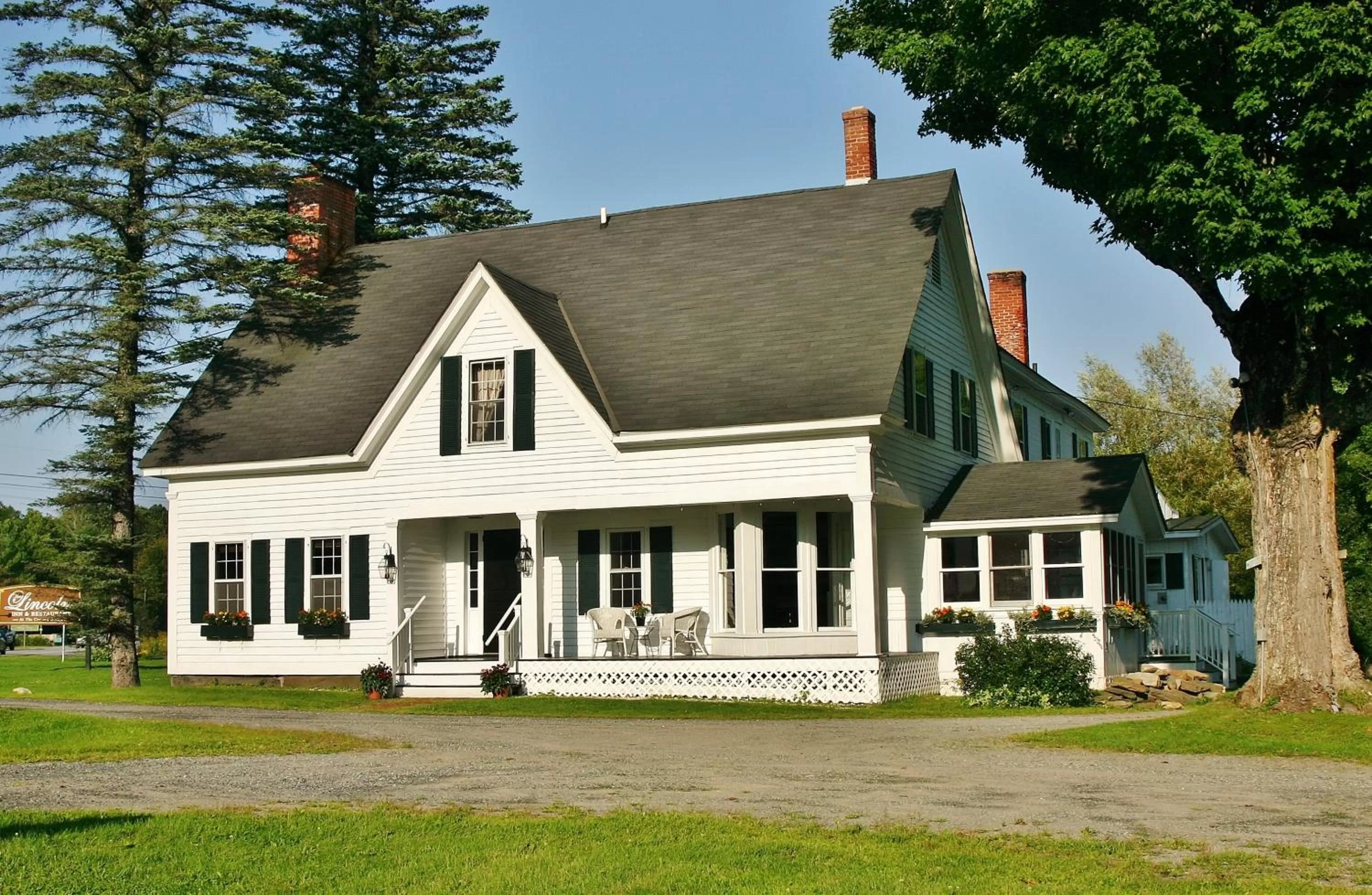 Property Building in The Lincoln Inn & Restaurant At The Covered Bridge