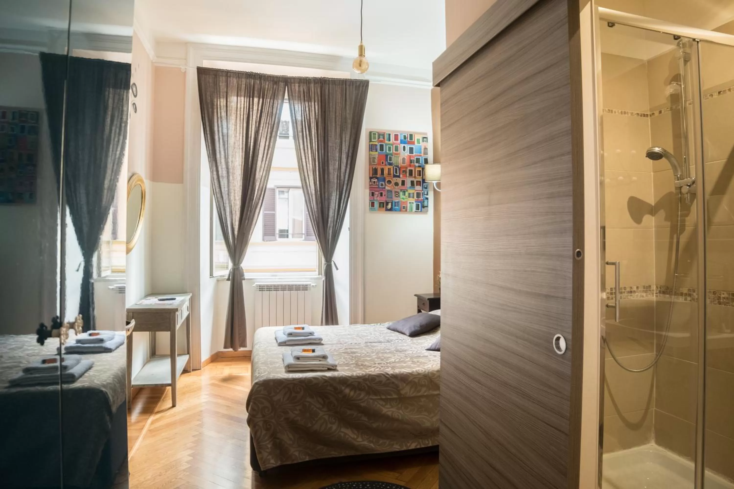 Shower, Bed in Sesto Suites Central