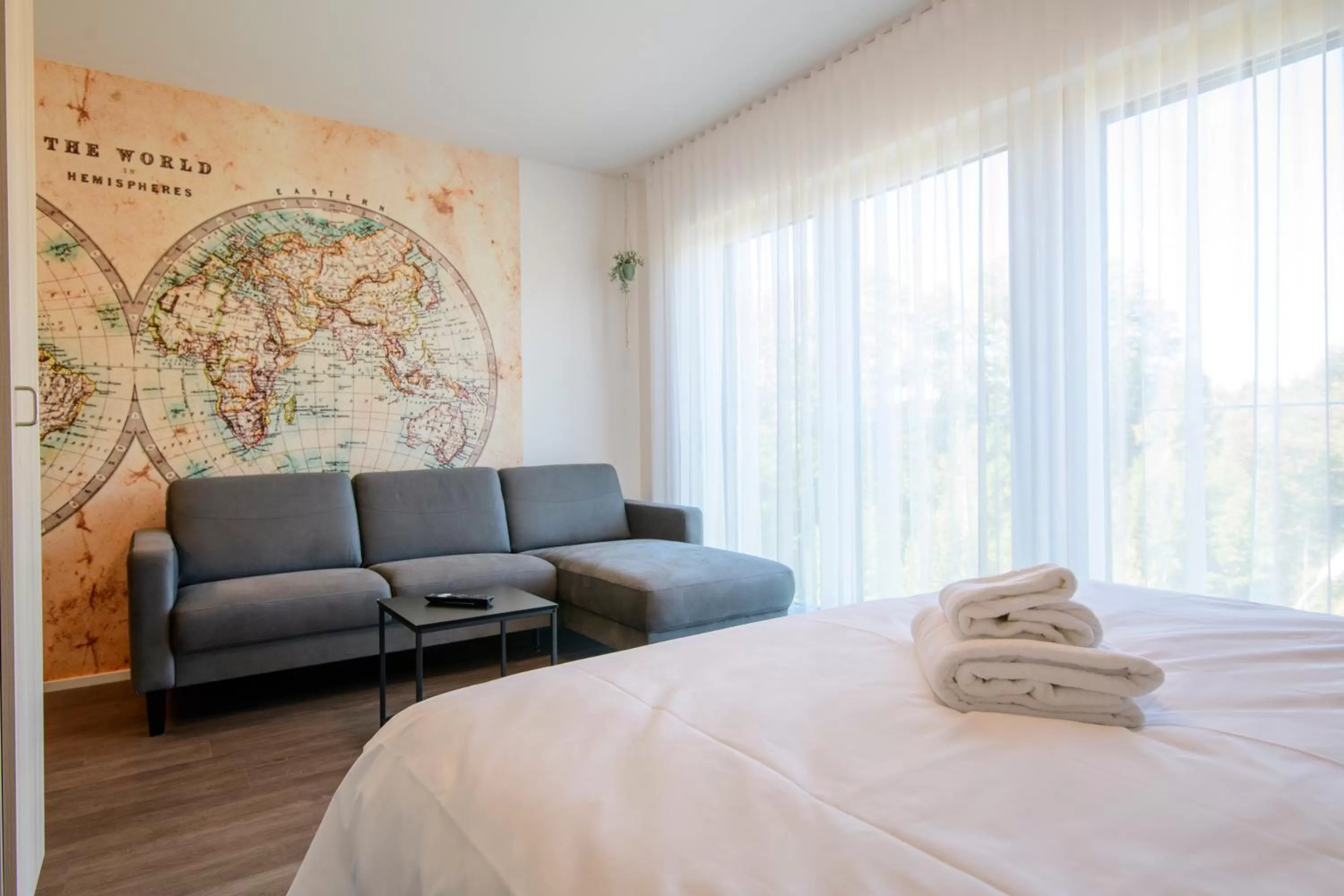 Living room, Bed in Smart & Stay Aparthotel Saarbrücken Süd - Self-Check-In - Free Parking