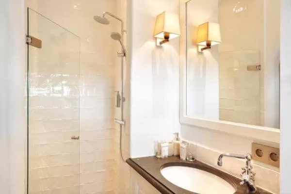 Bathroom in De Grote Wateringe