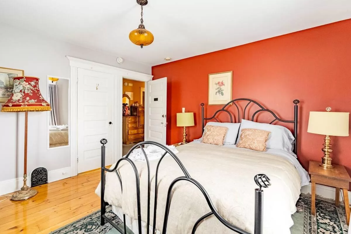 Bed in Ye Olde Walkerville Bed & Breakfast