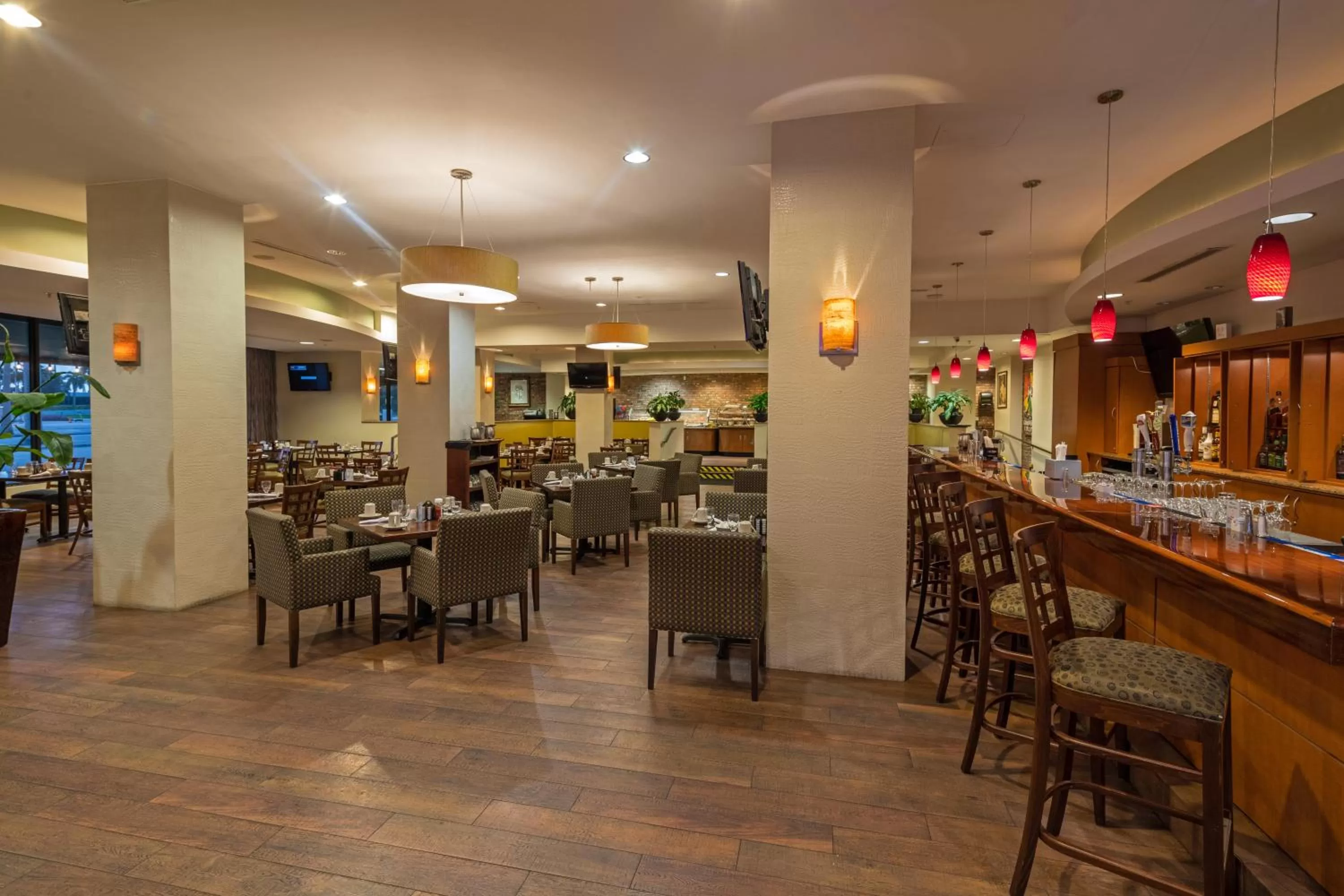 Restaurant/places to eat in Holiday Inn Hotel Port of Miami-Downtown by IHG