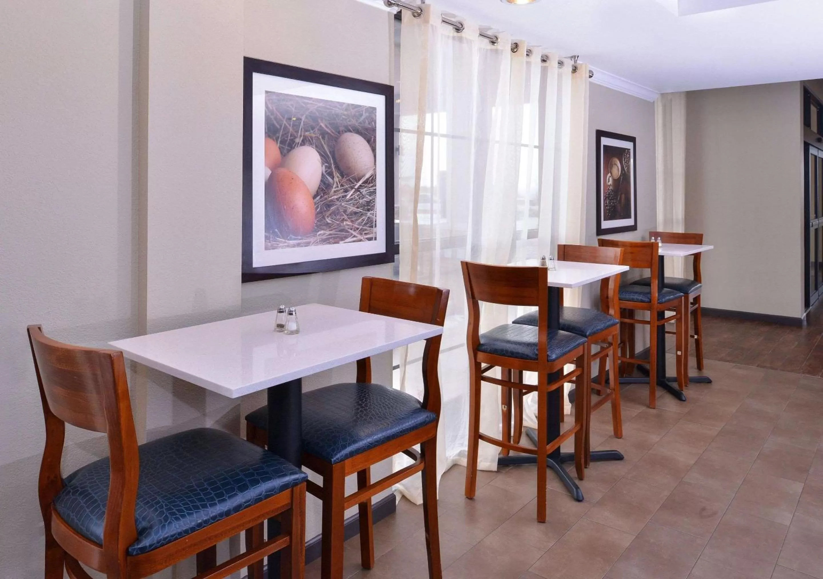 Restaurant/places to eat in Comfort Suites near Westchase on Beltway 8