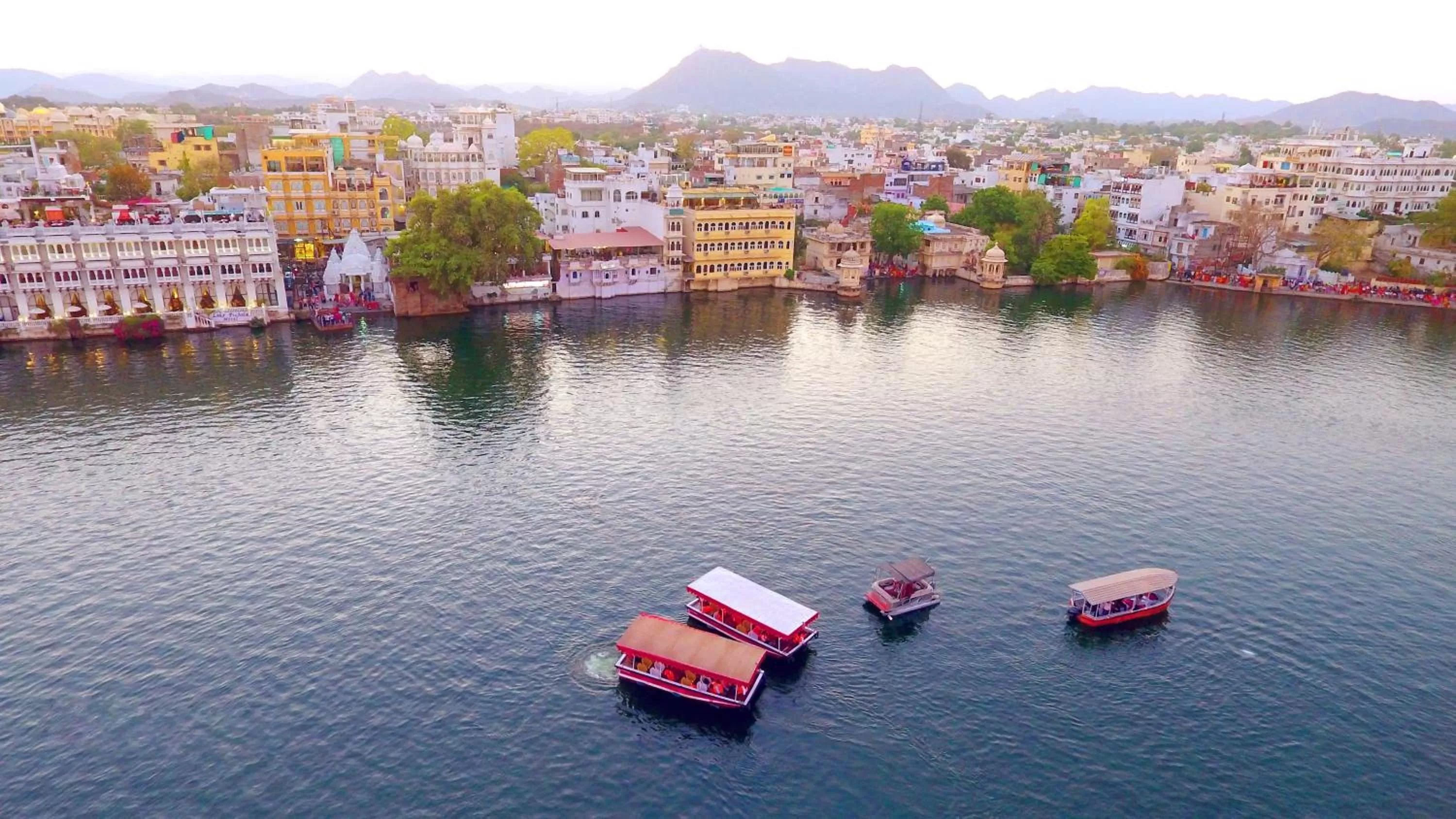 Neighbourhood in Sarovar - Lake Facing Boutique Hotel On Lake Pichola