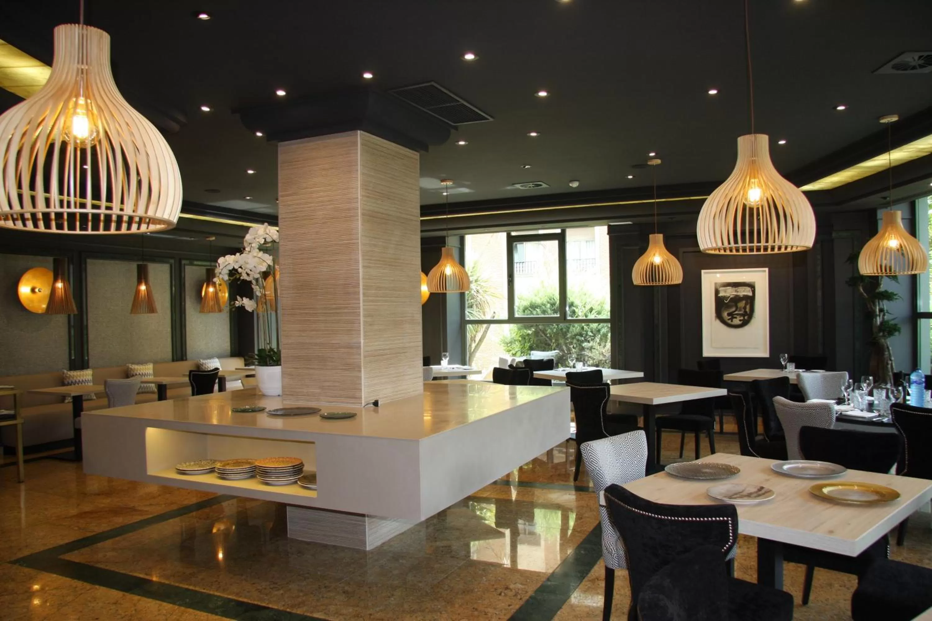 Restaurant/places to eat in Hotel Olid