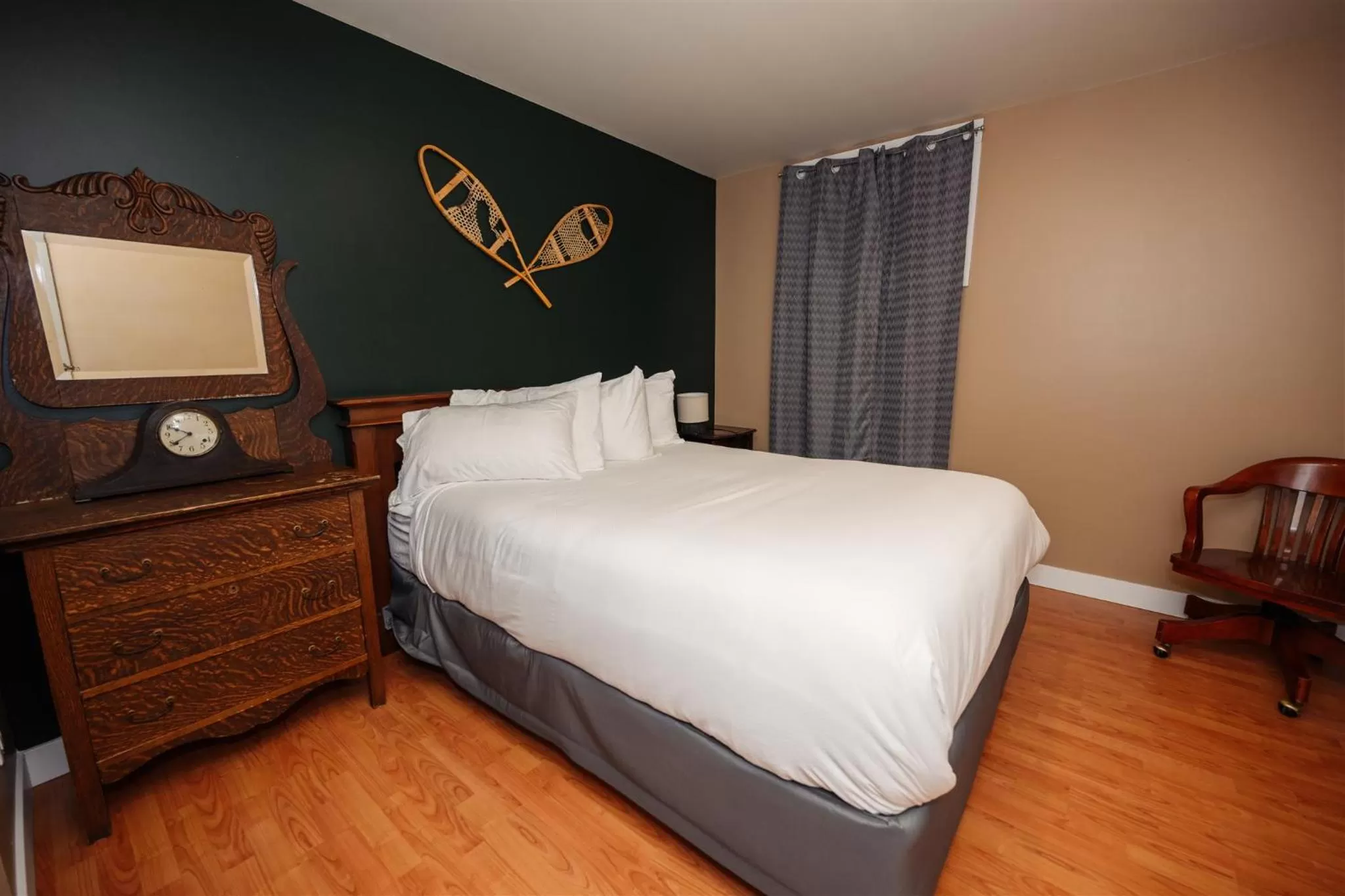 Bed in Similkameen Wild Resort & Winery Retreat