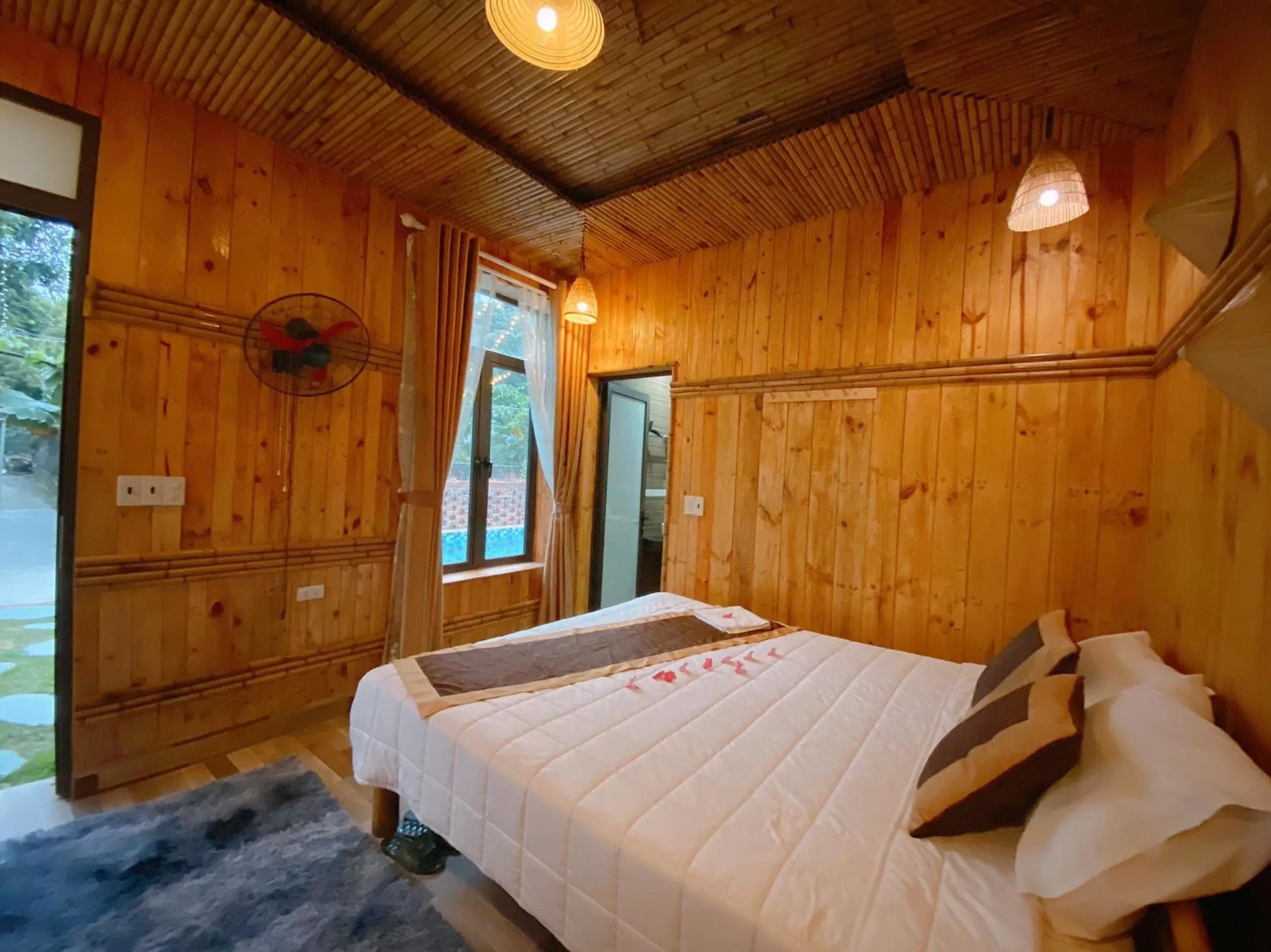 Swimming pool, Bed in Trang An Moon Garden Homestay