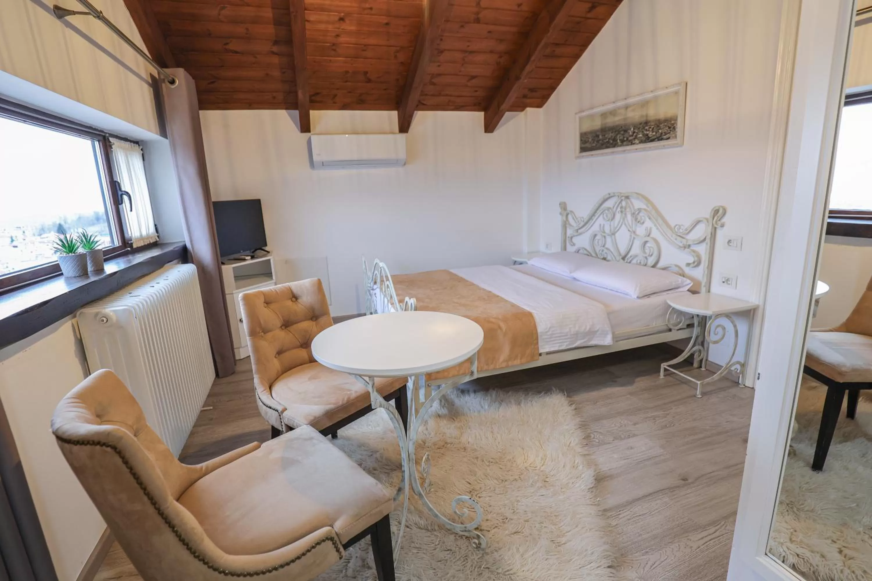 Photo of the whole room, Bed in Bujtina Oxhaku