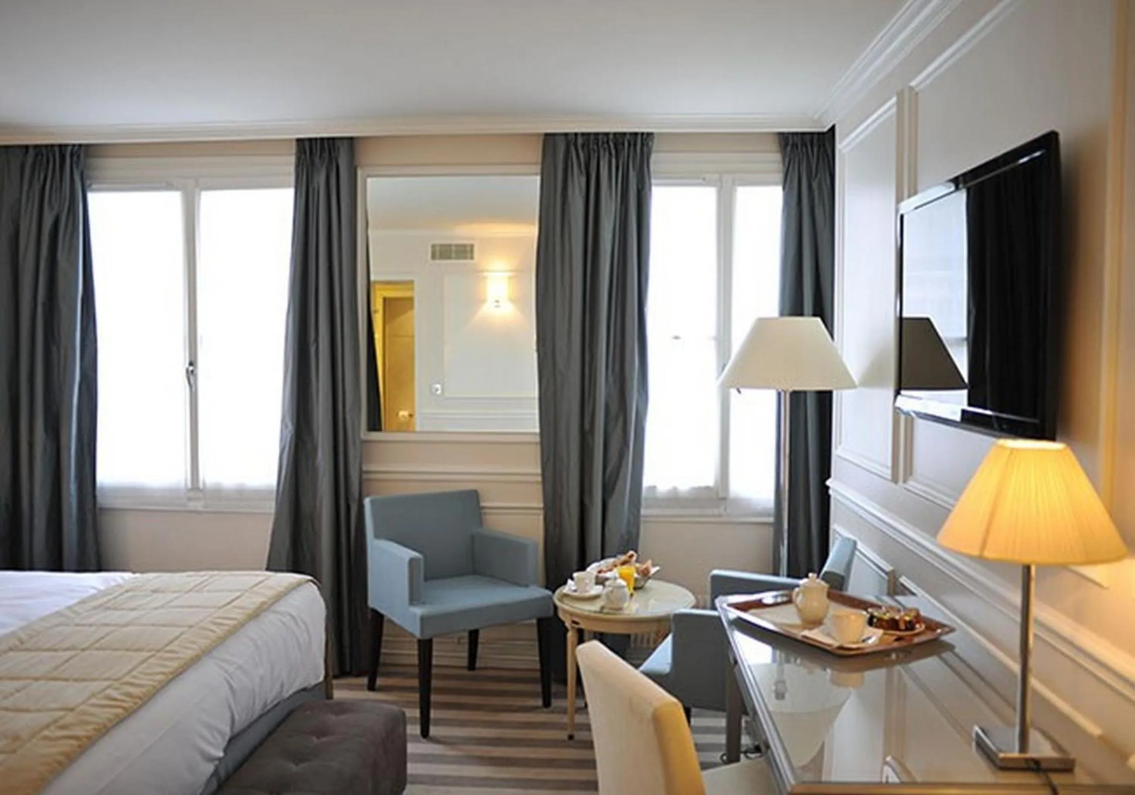 TV and multimedia, Bed in Hotel de L'Universite