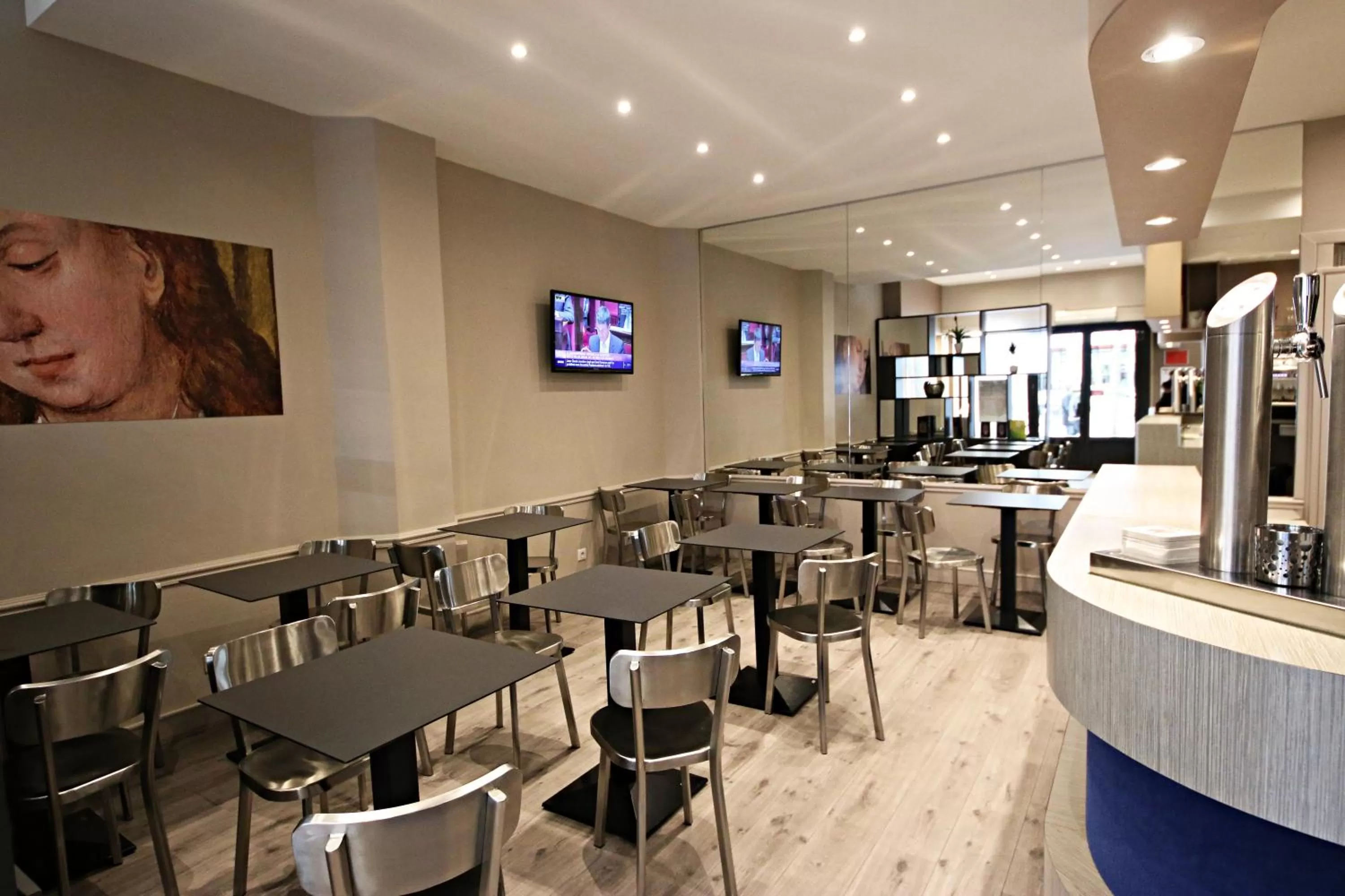 Restaurant/places to eat in Hôtel Cecyl Reims Centre