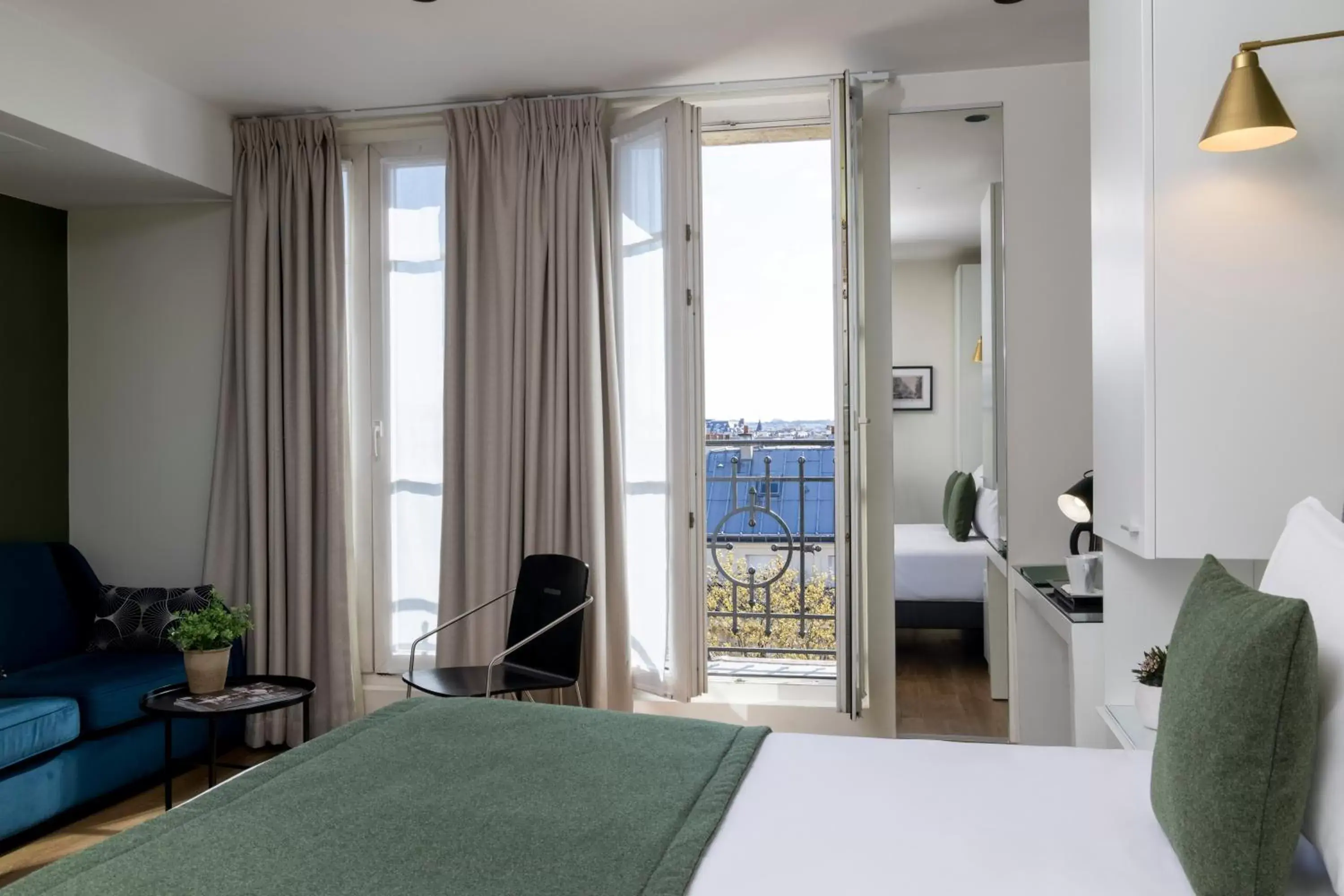 Junior Suite with Balcony in Hôtel Brady Junior Suite with Balcony in Hôtel Brady