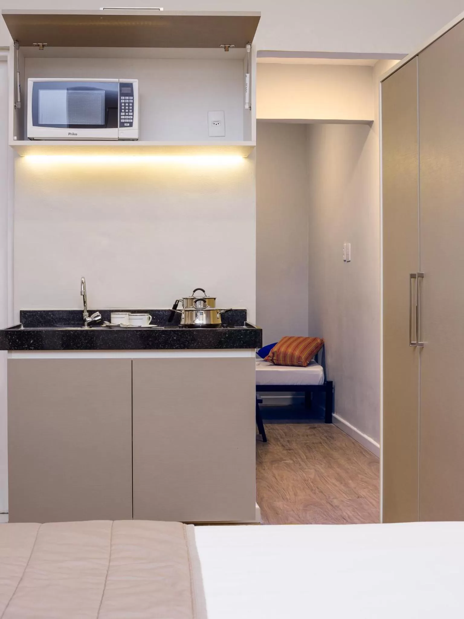 Bed, Kitchen/Kitchenette in Injoy Lofts Ipanema