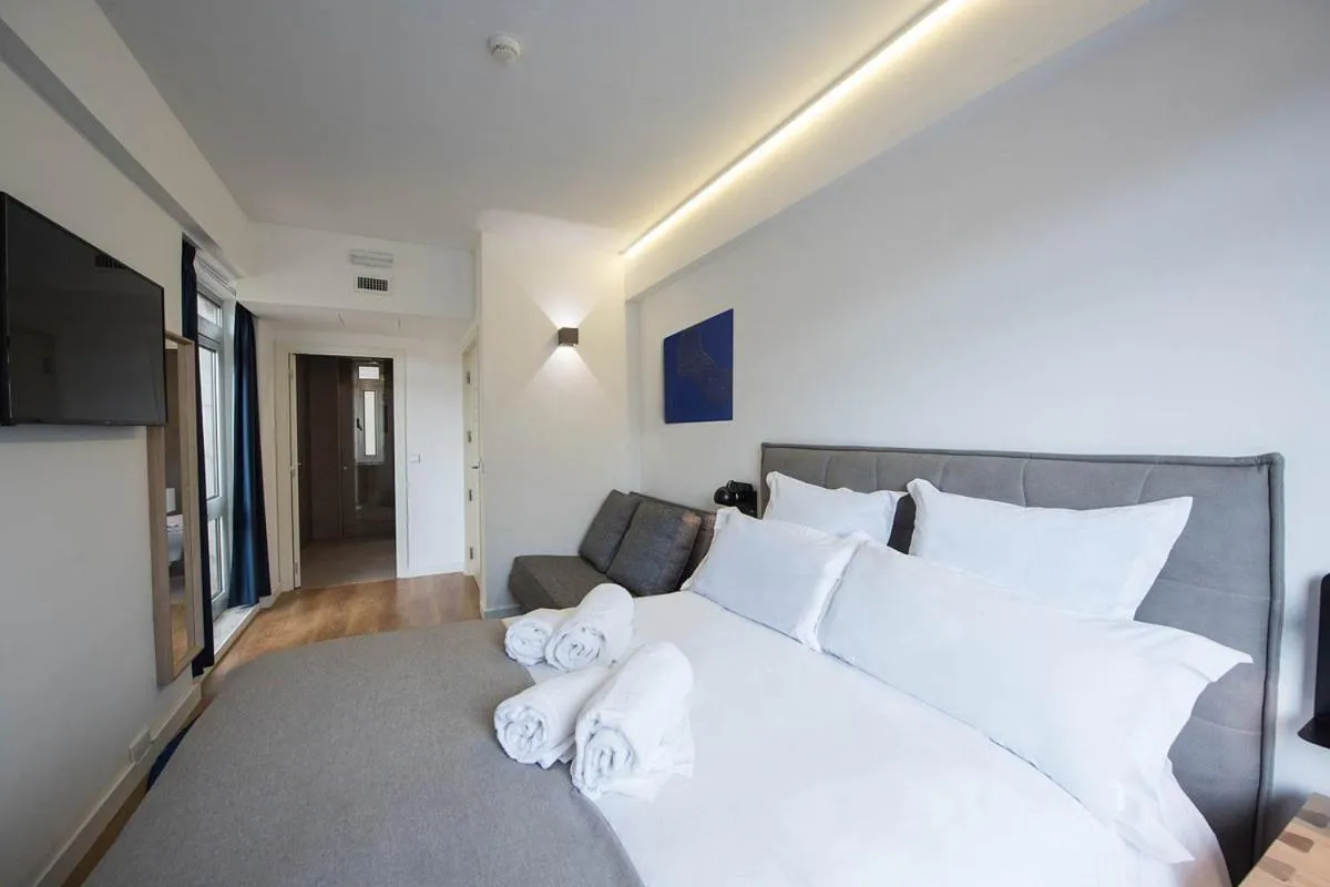 Bed in room00 Lisboa Hostel