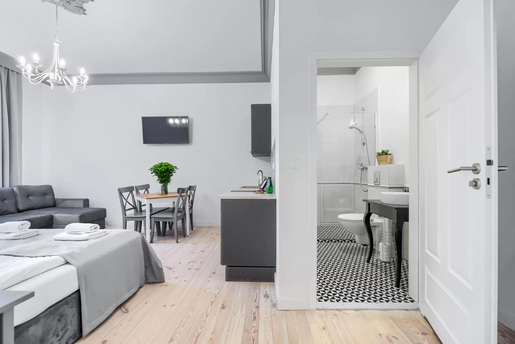 Shower in Aparthotel 1899