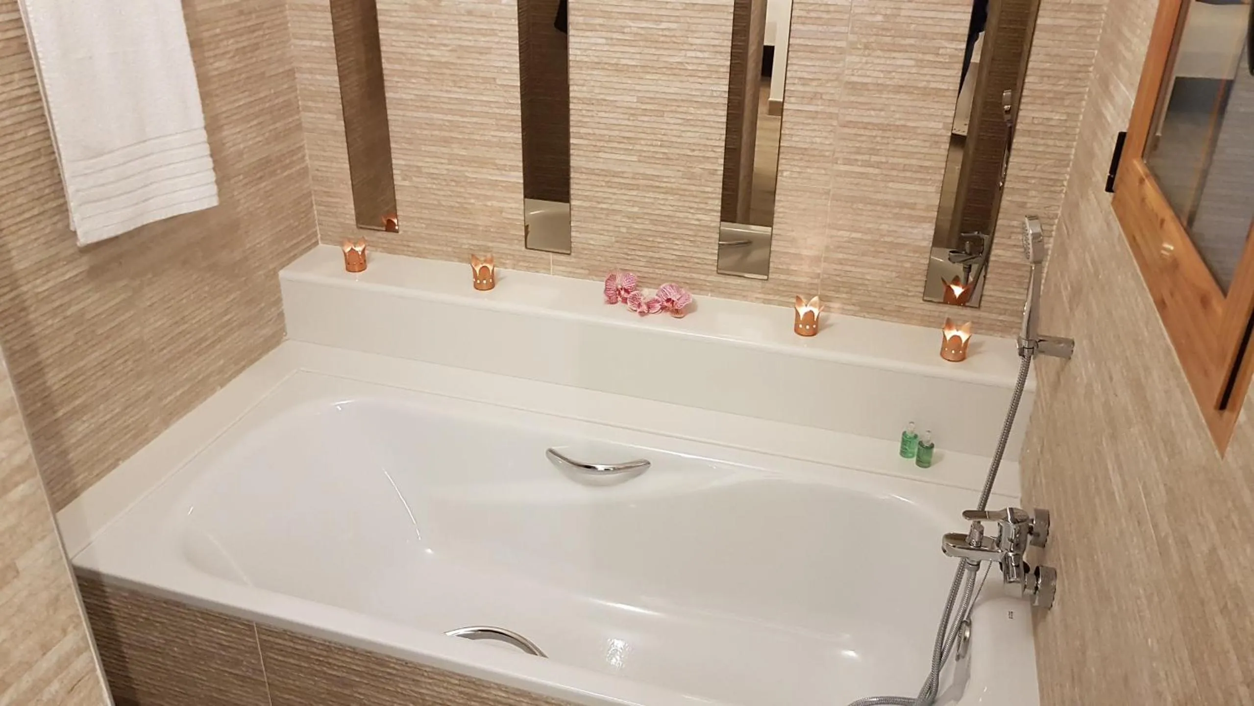 Bathroom in Artmonia