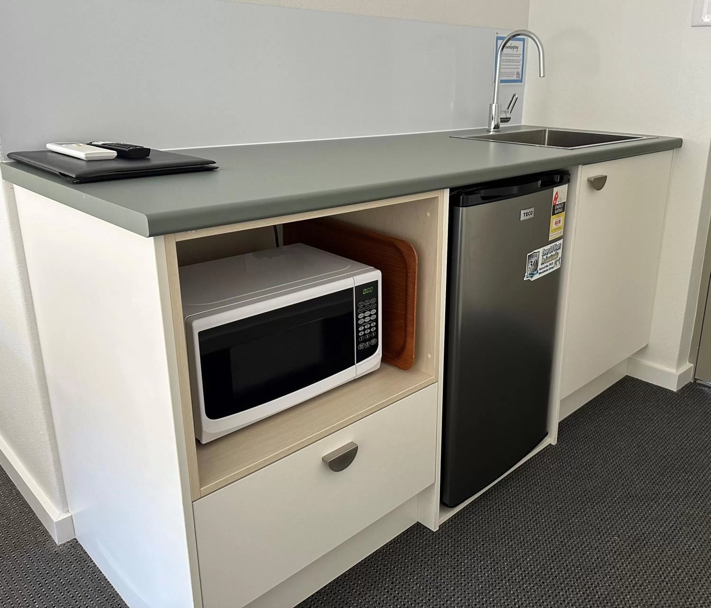 Kitchen or kitchenette in Golf View Motel