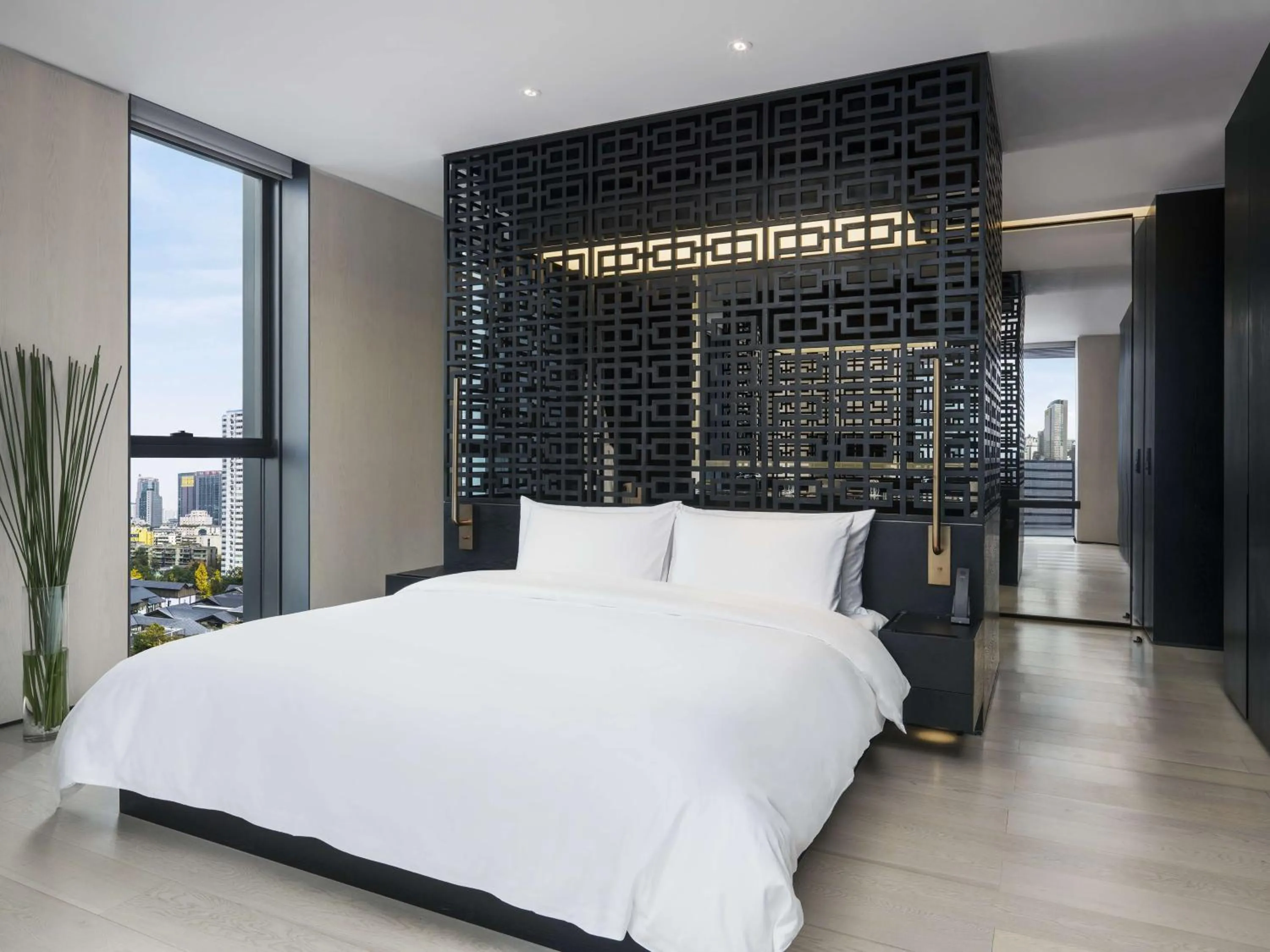 Photo of the whole room, Bed in Upper House Chengdu