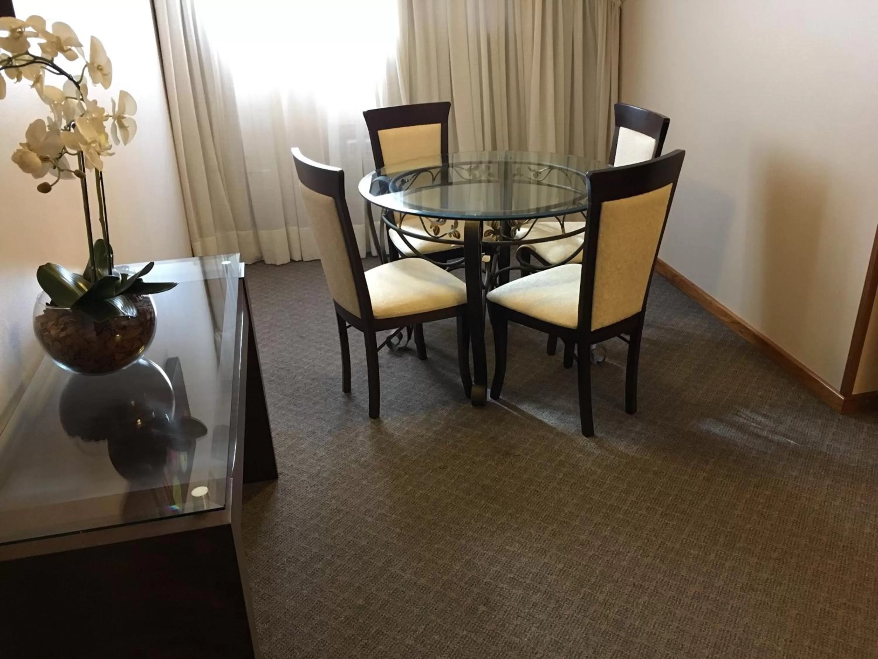 Dining area in Farina Park Hotel