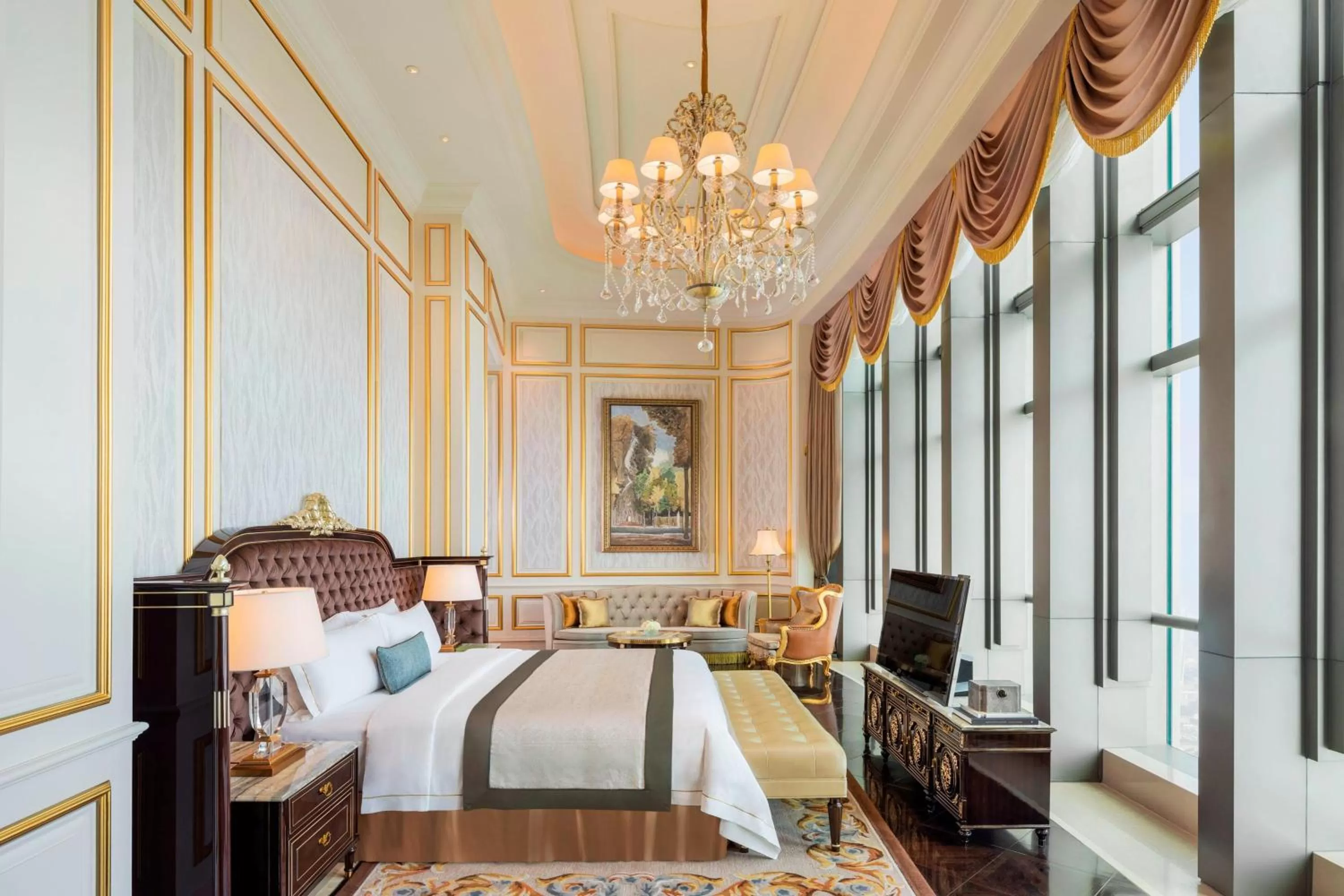 Photo of the whole room, Bed in The St. Regis Zhuhai