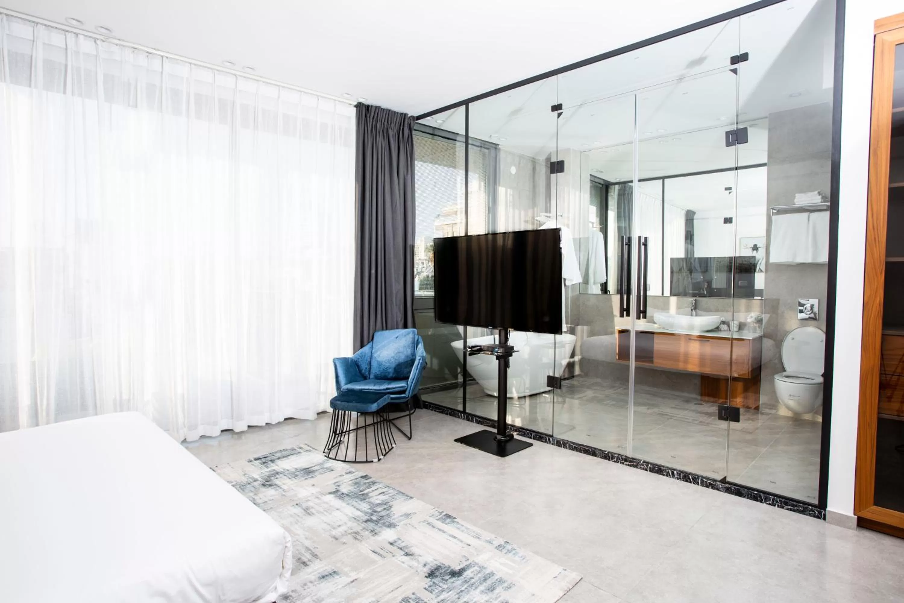 Living room, TV/Entertainment Center in Emilia TLV