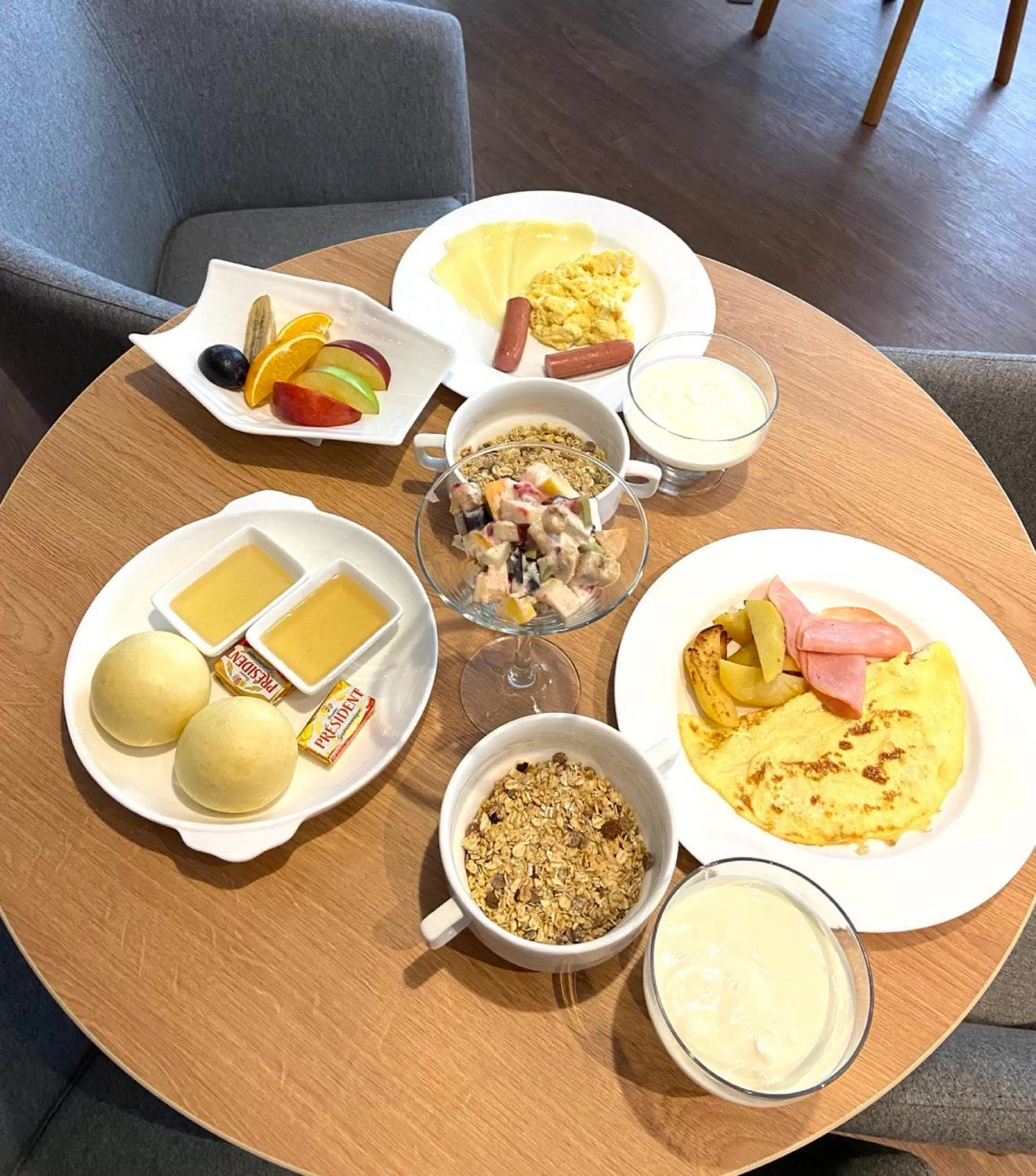 Restaurant/places to eat in Holiday Inn Express - Almaty by IHG