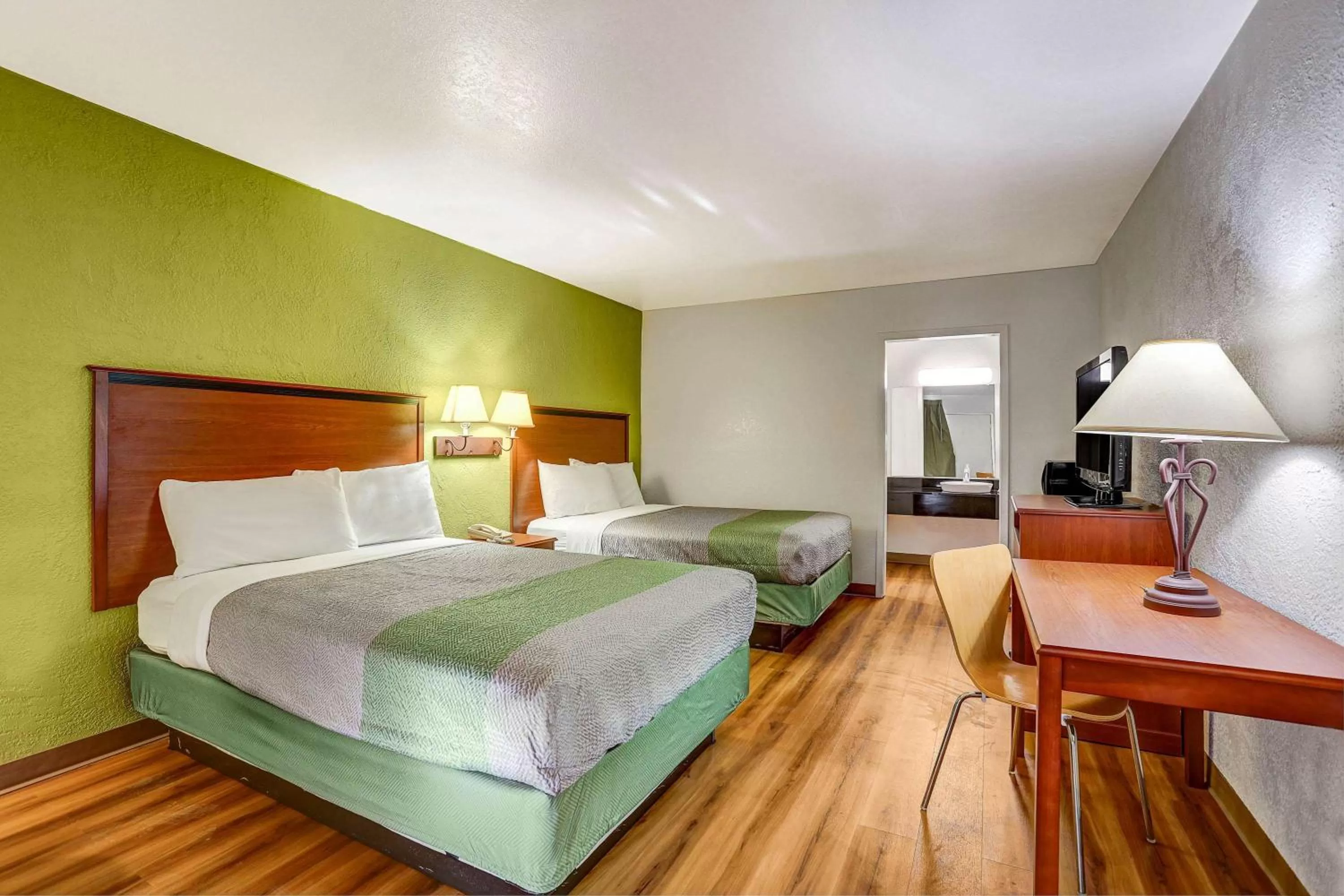 Quadruple Room - Disability Access - Non-Smoking in Econo Lodge