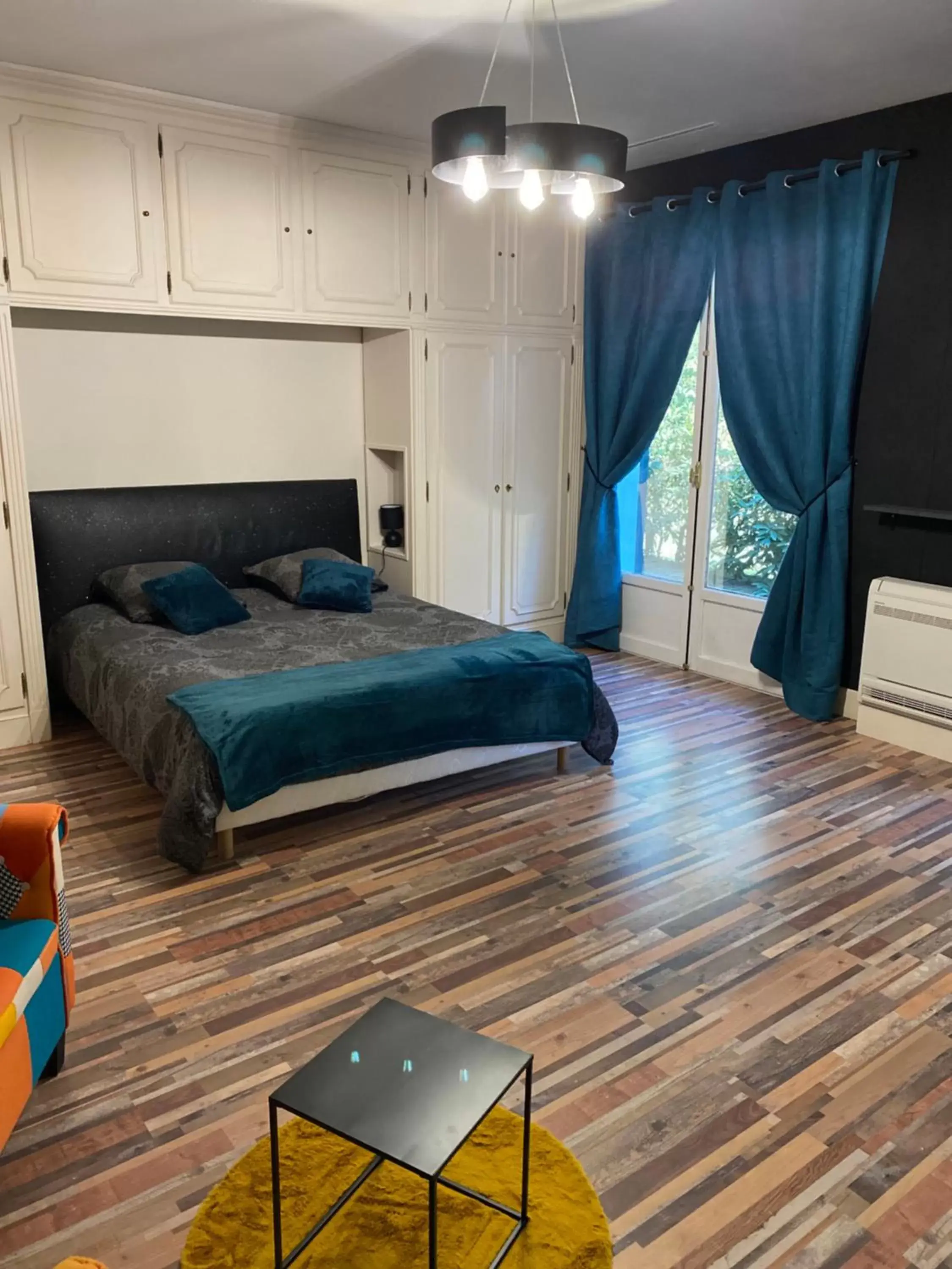 Superior King Room in LES GENEBRUYERES - L'HISTOIRE D'UN REVE Superior King Room in LES GENEBRUYERES - L'HISTOIRE D'UN REVE