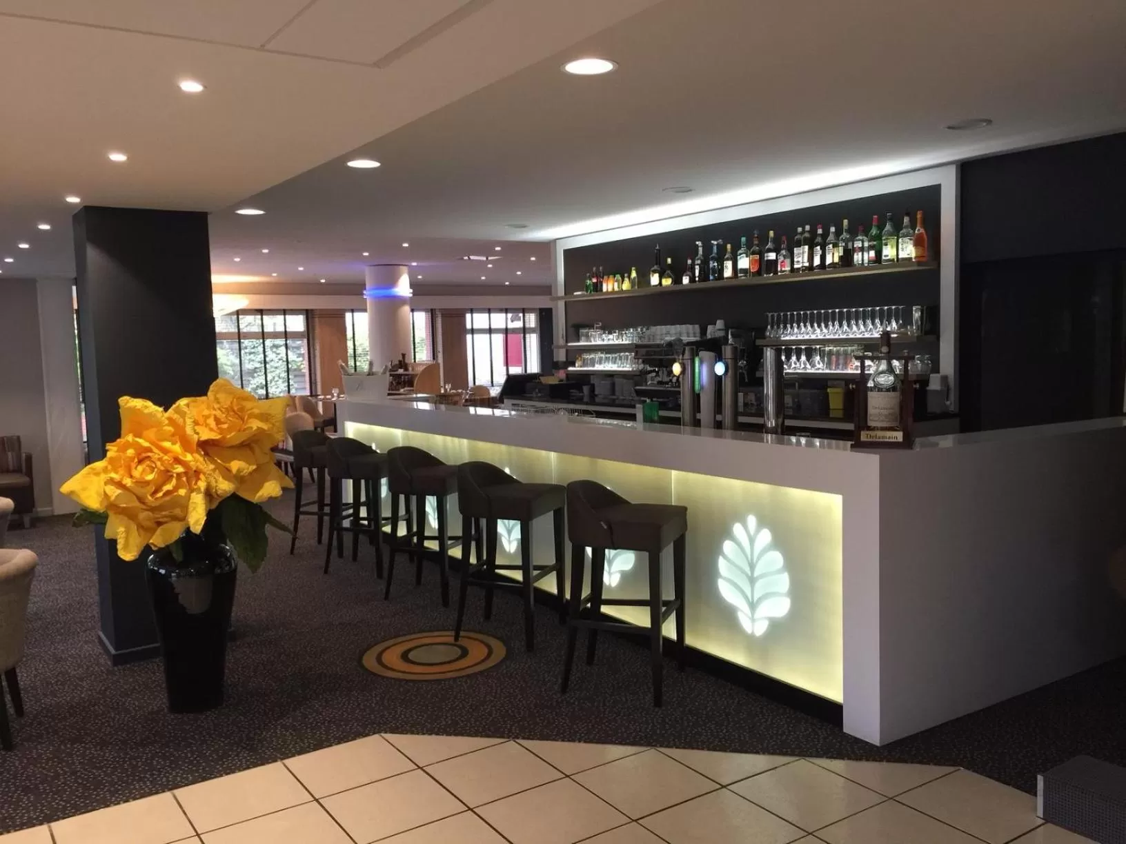 Lounge or bar in Hostellerie Saint Vincent Beauvais Aeroport