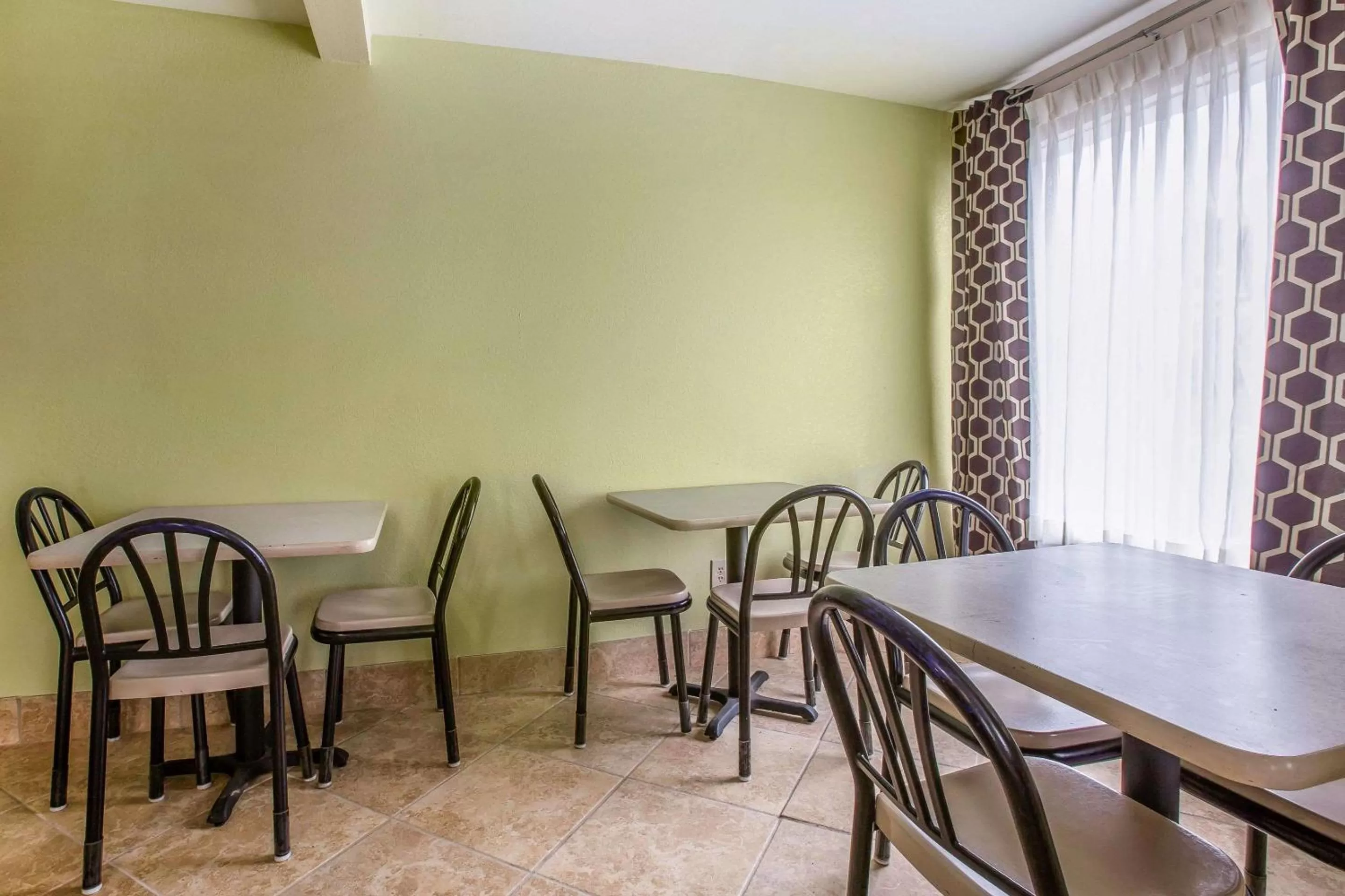 Restaurant/places to eat in Rodeway Inn Laurens