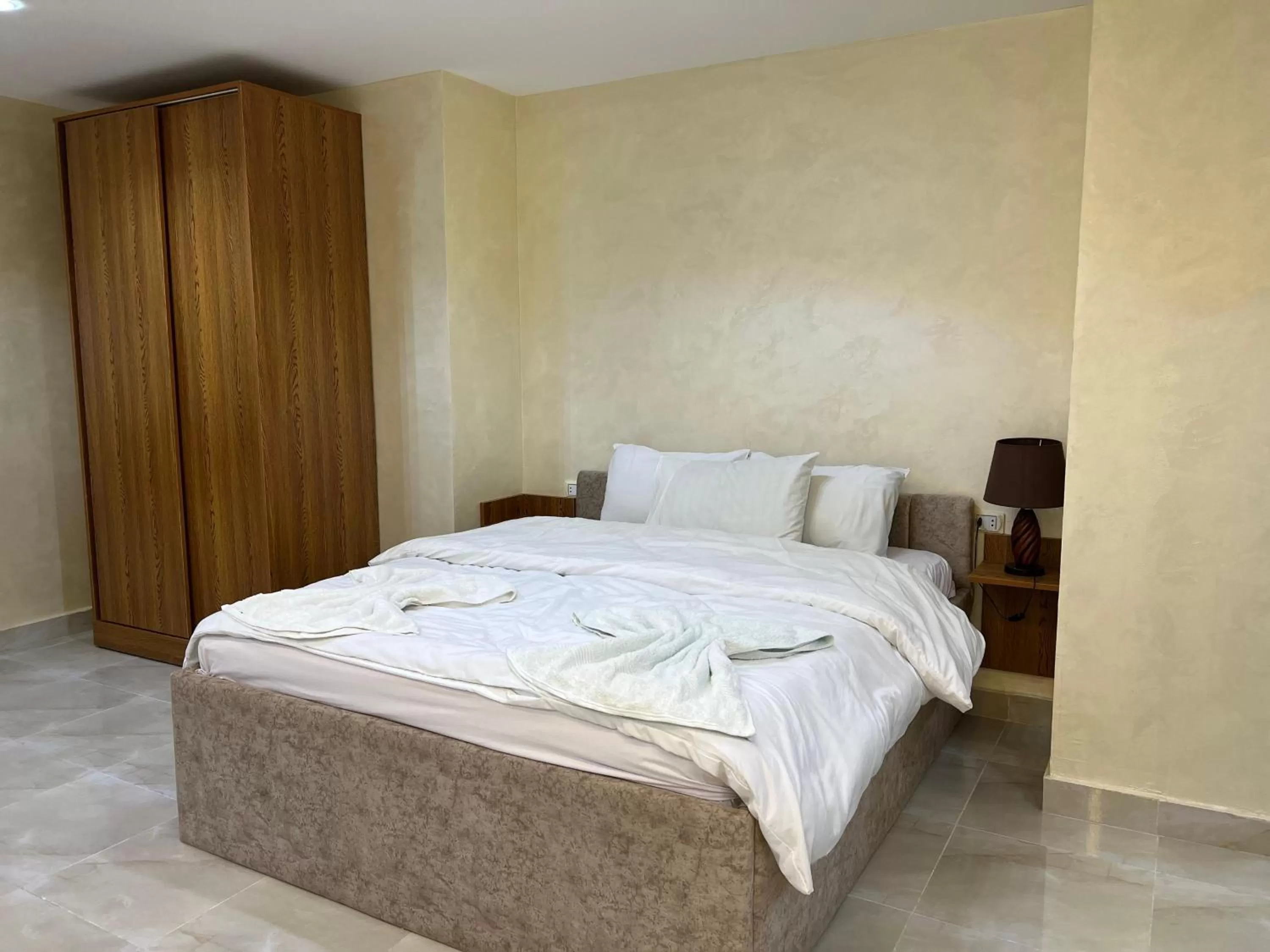 Bedroom, Bed in Pyramids Height Hotel & Pyramids Master Scene Rooftop