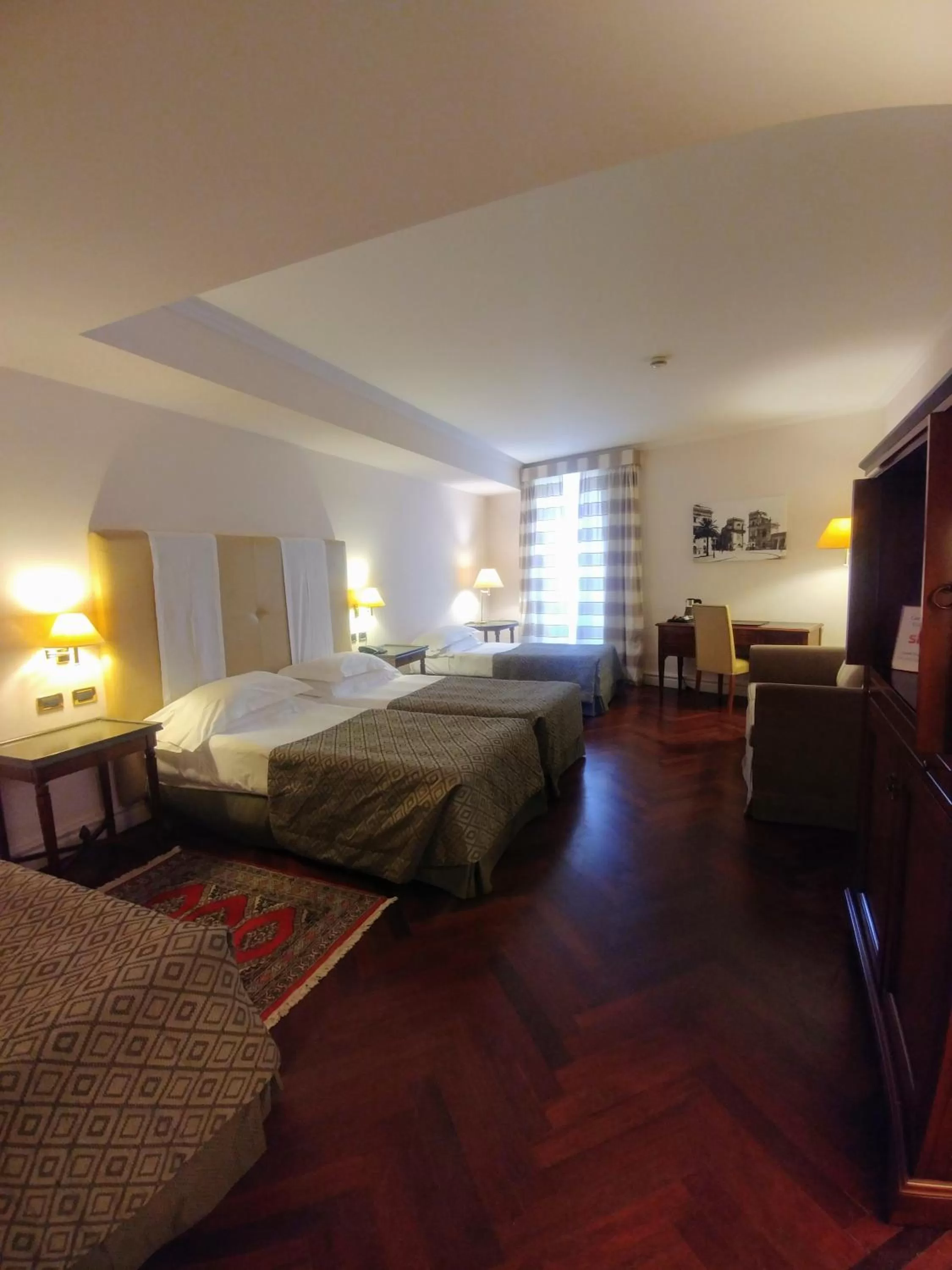 Bedroom, Bed in Grand Hotel Piazza Borsa