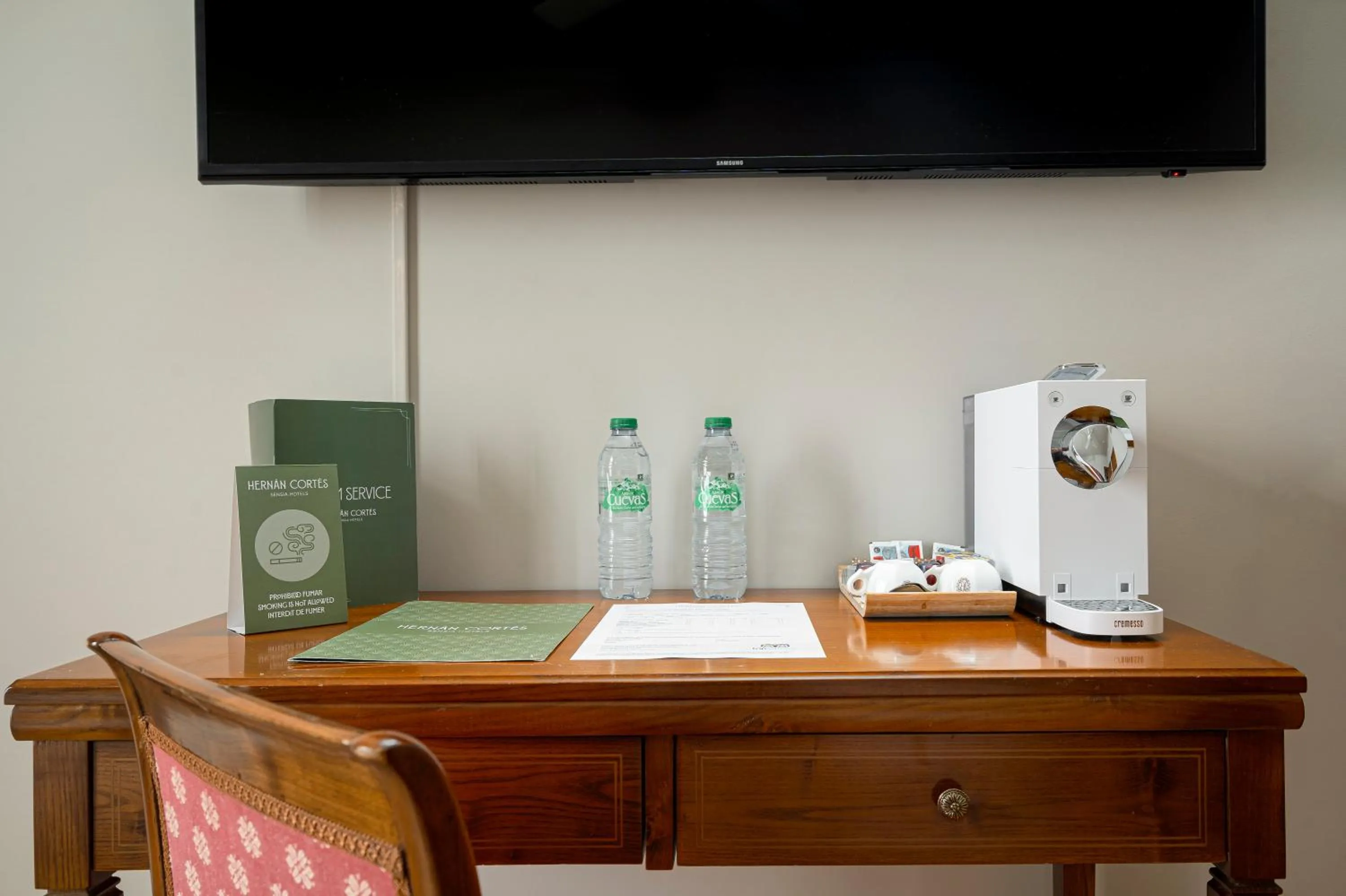 Photo of the whole room in Hotel Hernán Cortés