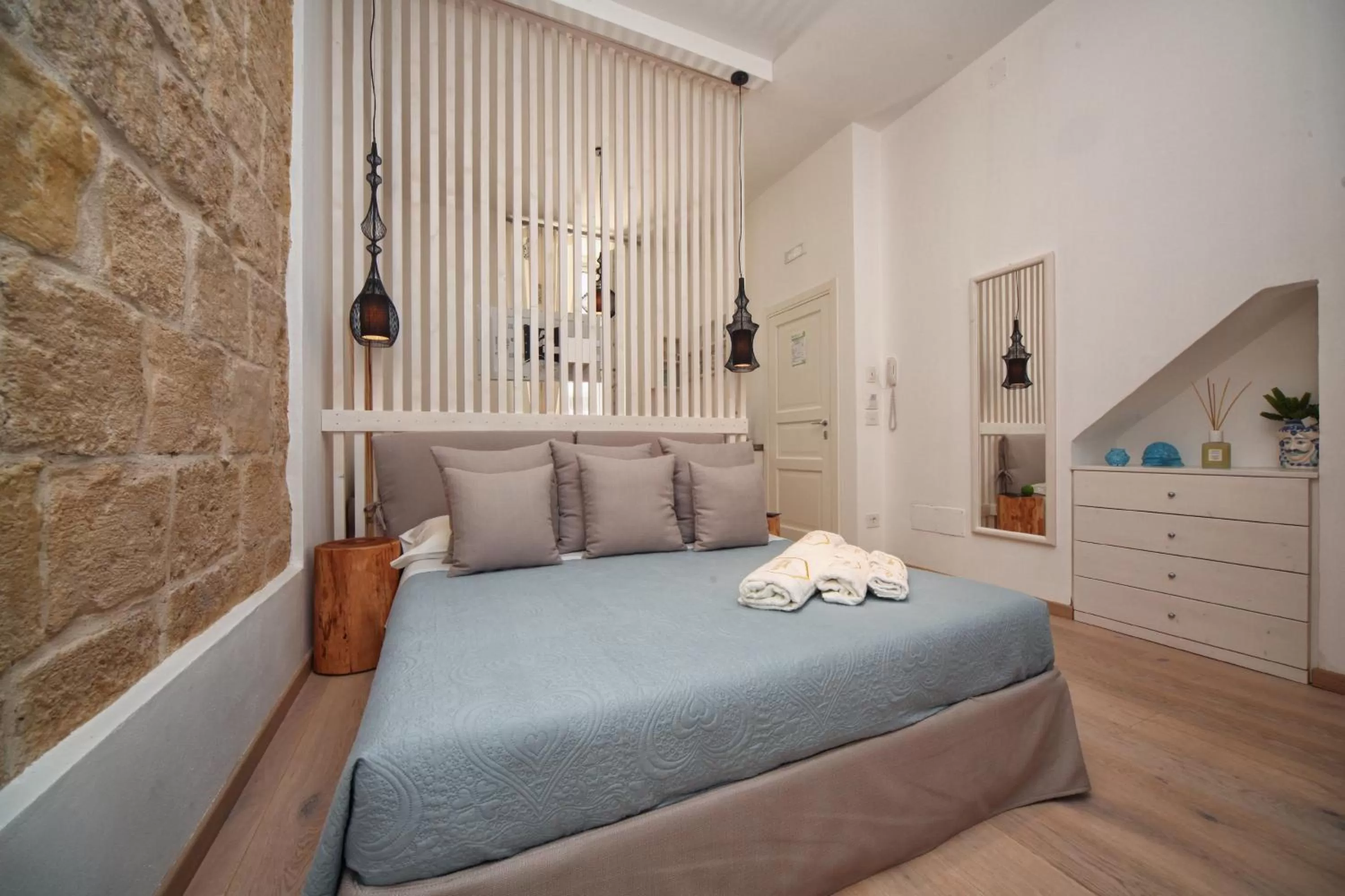 Bed in Mare Versus Luxury Suites