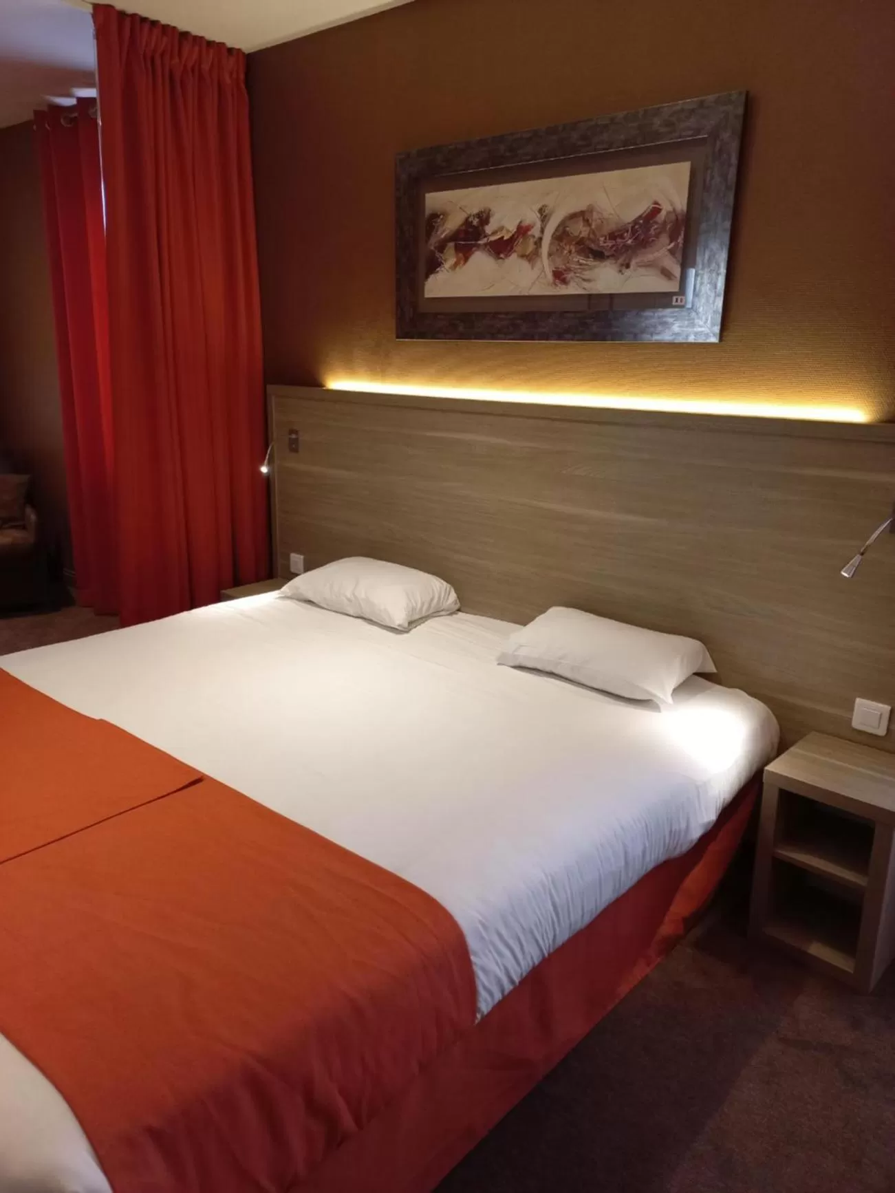 Bedroom, Bed in Logis Hôtel La Résidence, Cognac Centre