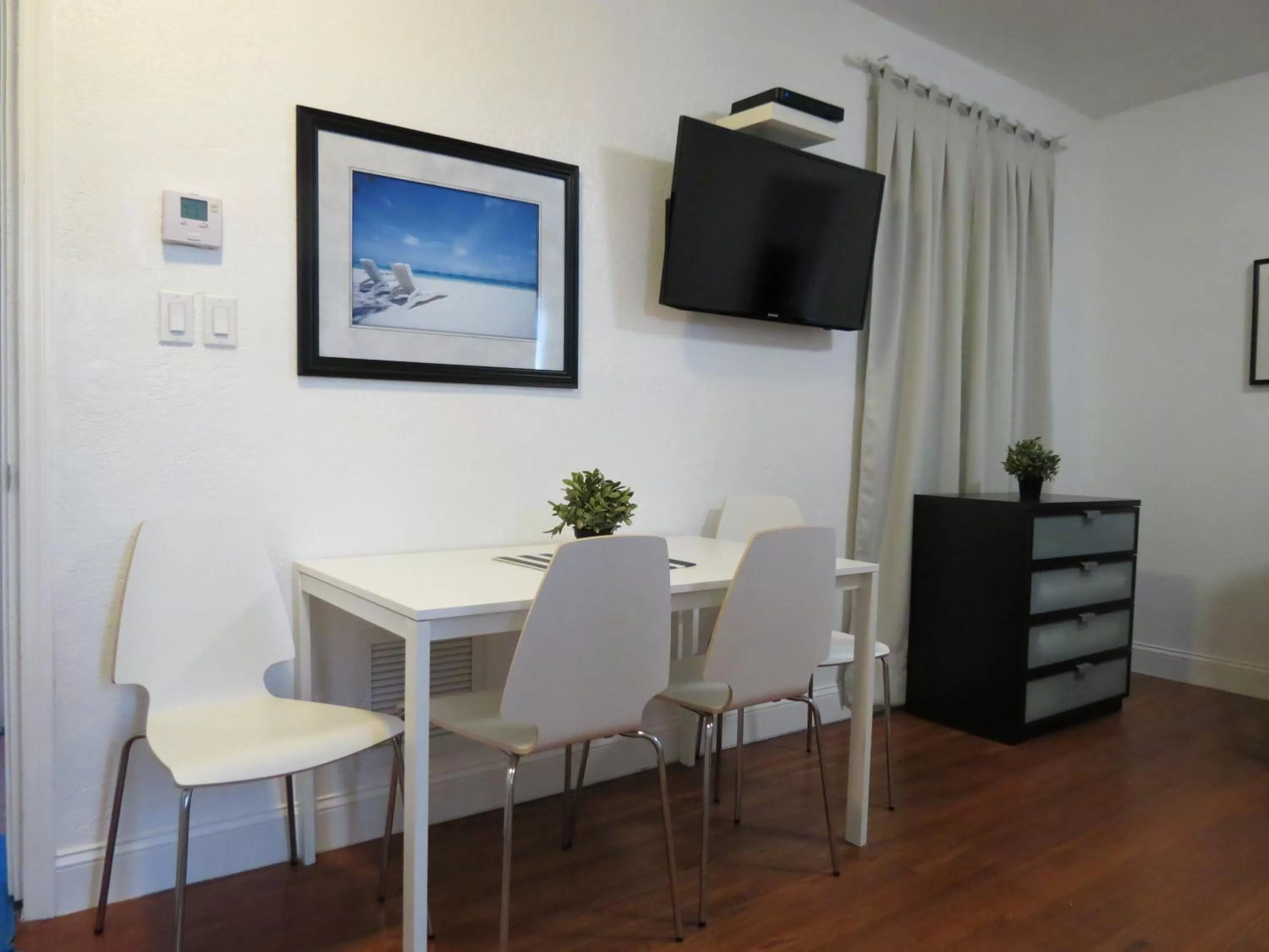 Dining area in Harding Boutique Apartments