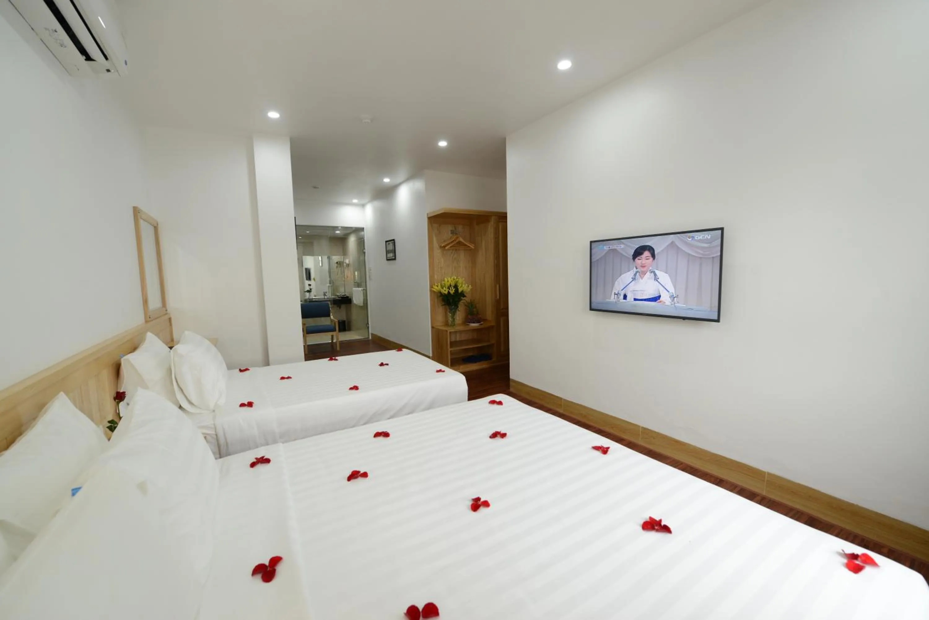 Bed in Blue Hanoi Inn City Hotel