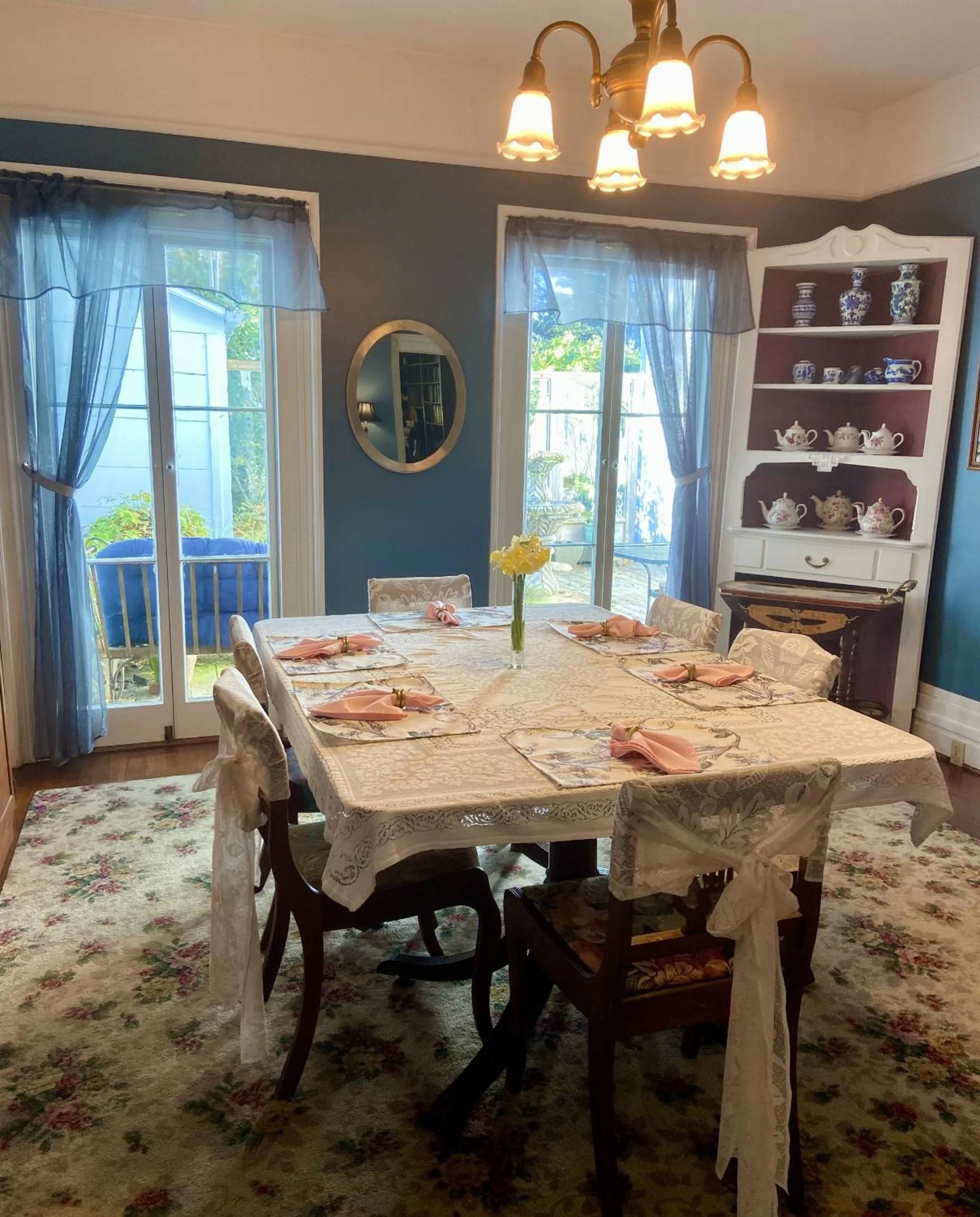 Breakfast in Shaw House Inn