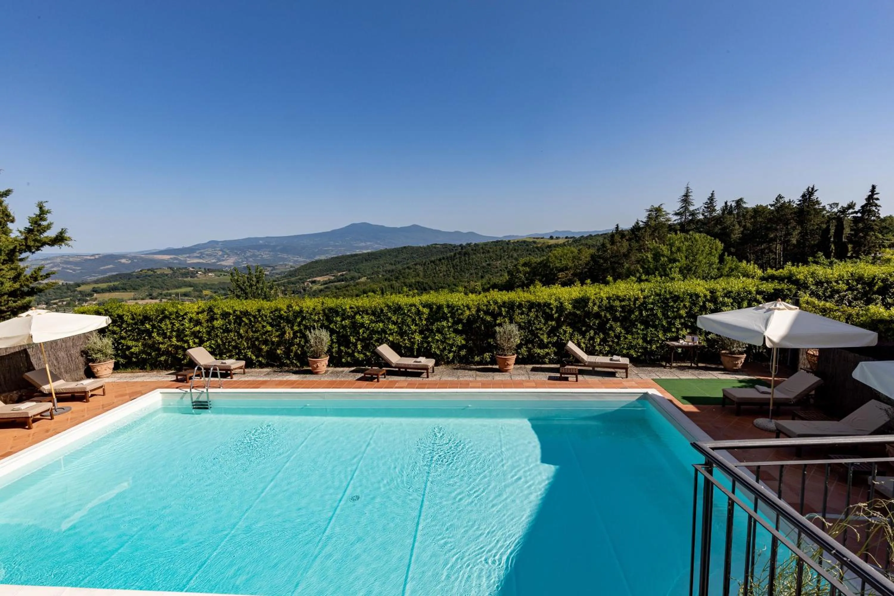 Pool view in Si Montalcino Hotel