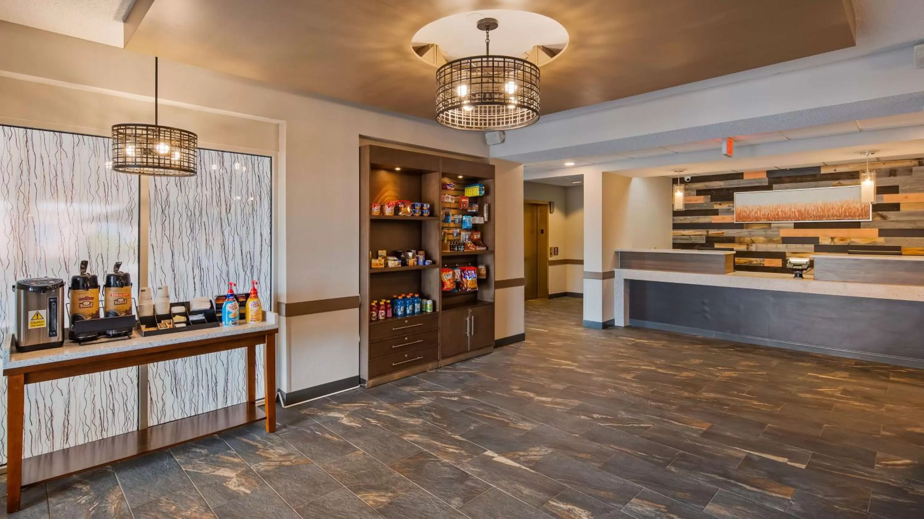 Lobby or reception in Best Western Plus Hudson I-94