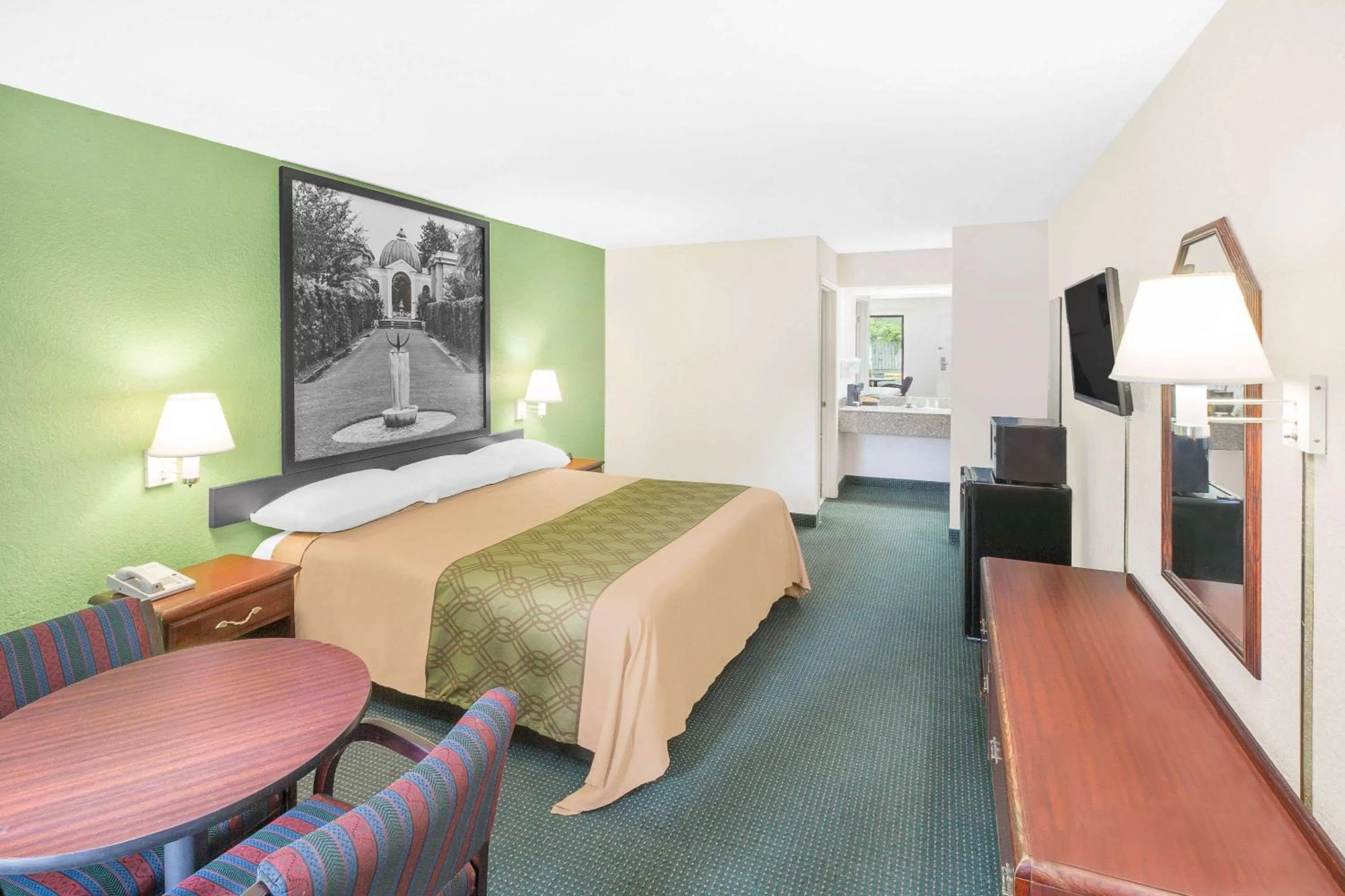King Room - Mobility Access/Smoking in Super 8 by Wyndham Mobile
