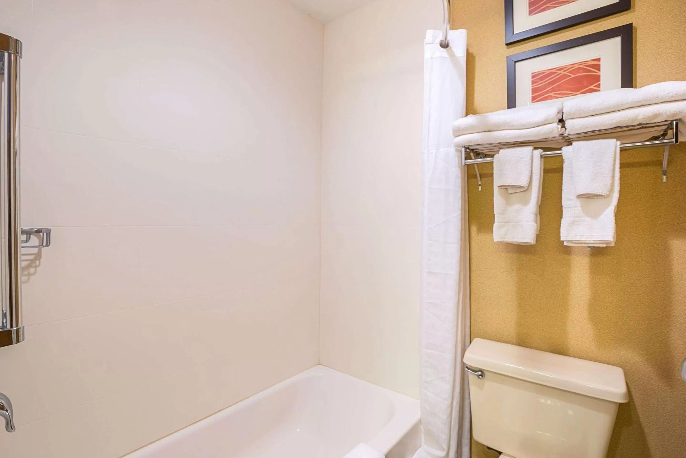 Photo of the whole room in Quality Inn York