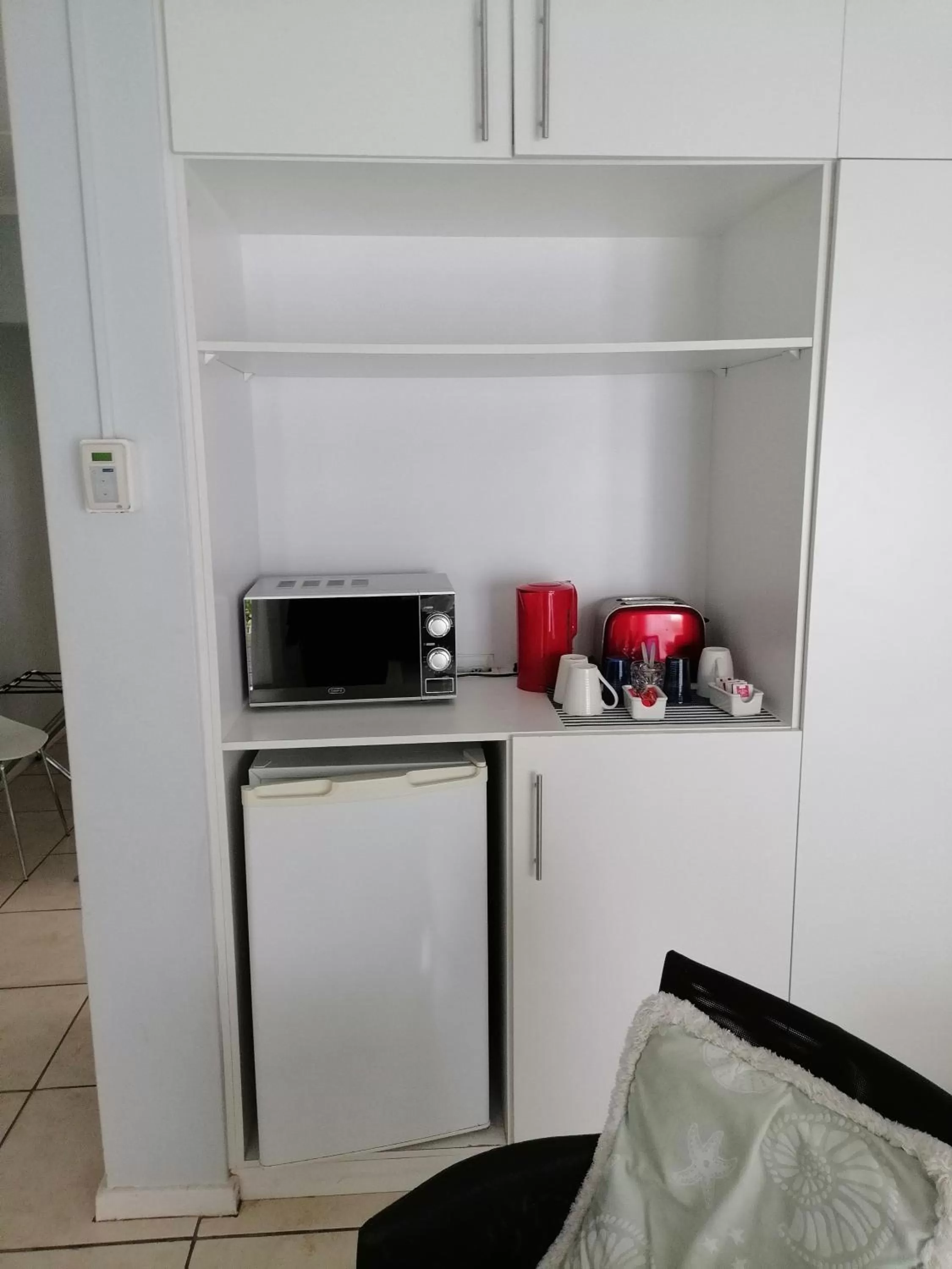 Coffee/tea facilities, Kitchen/Kitchenette in Flamingo Rocks