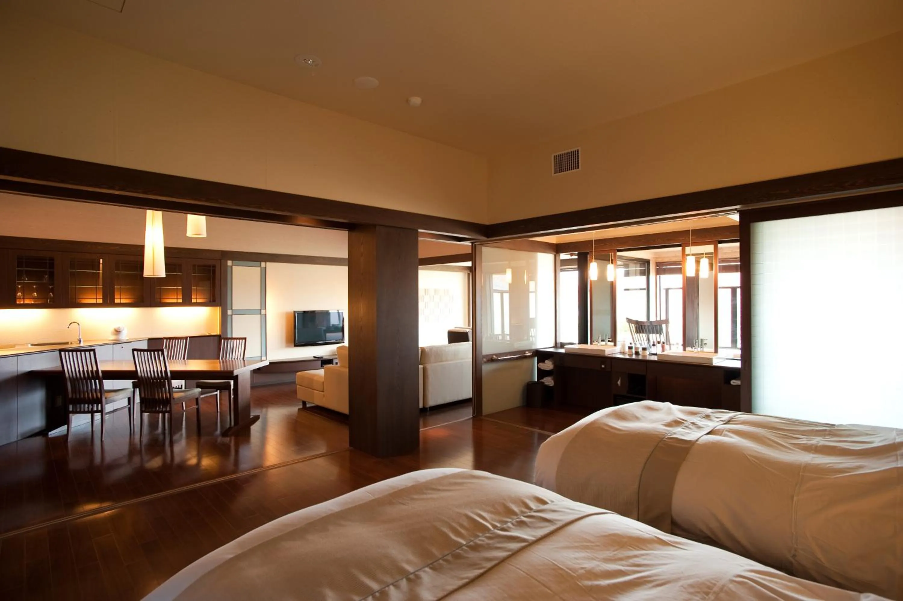 Photo of the whole room, Bed in Lake Shikotsu Tsuruga Resort Spa Mizu no Uta