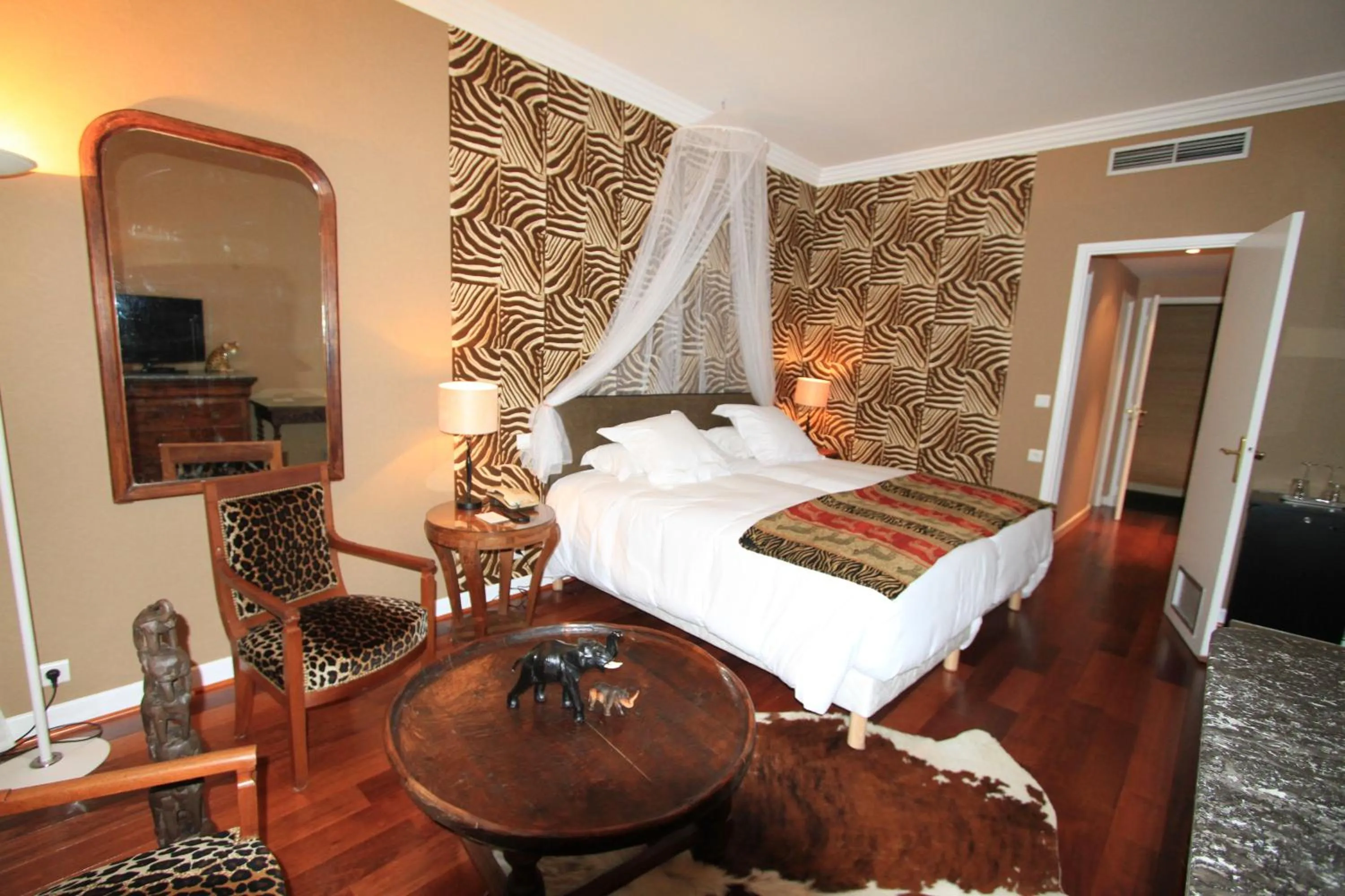 Photo of the whole room, Bed in Hostellerie Du Grand Saint Antoine