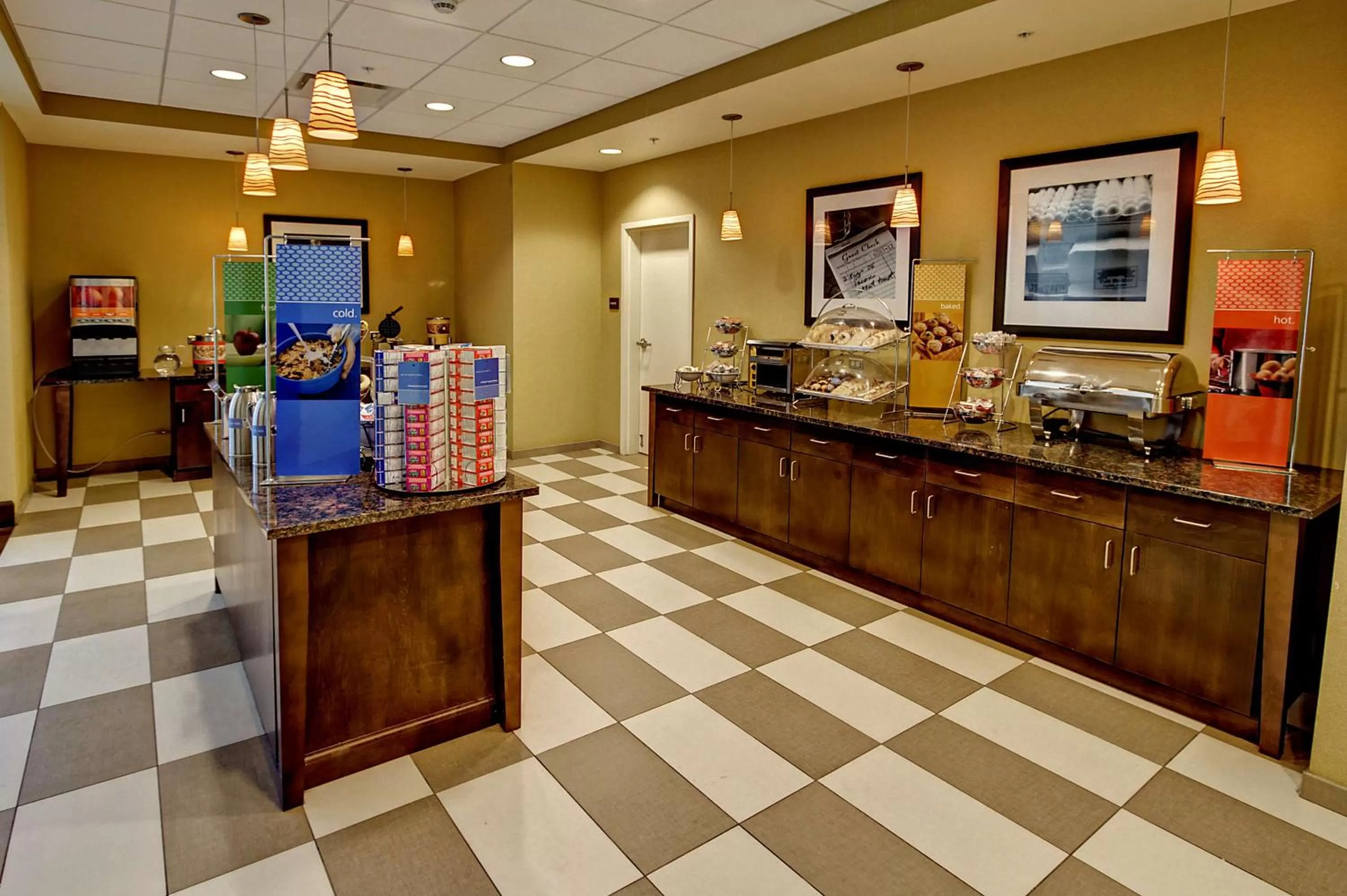Dining area in Hampton Inn & Suites Rochester/Henrietta