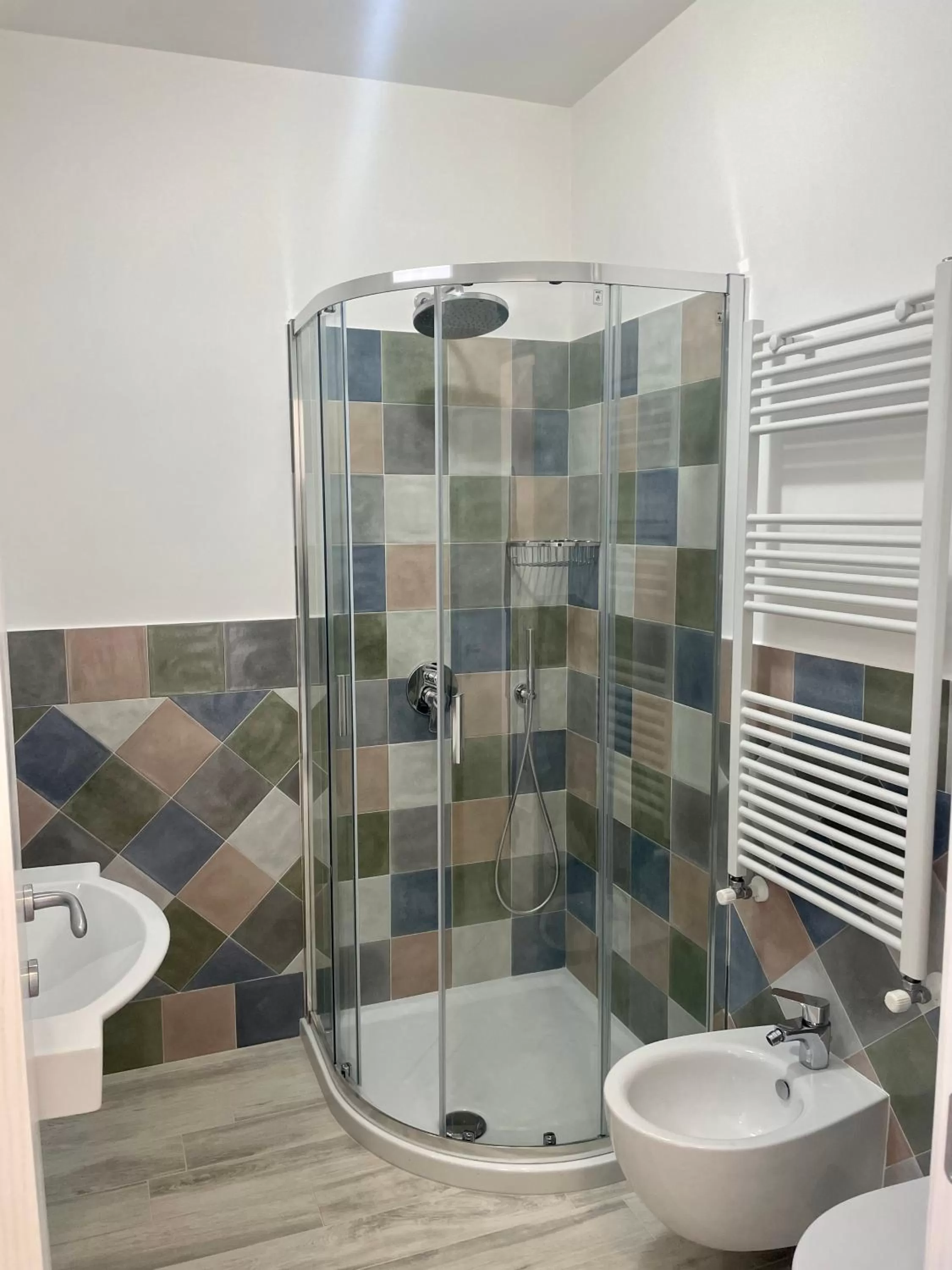 Shower in Sorrento Realty Holidays - The smile of the sun